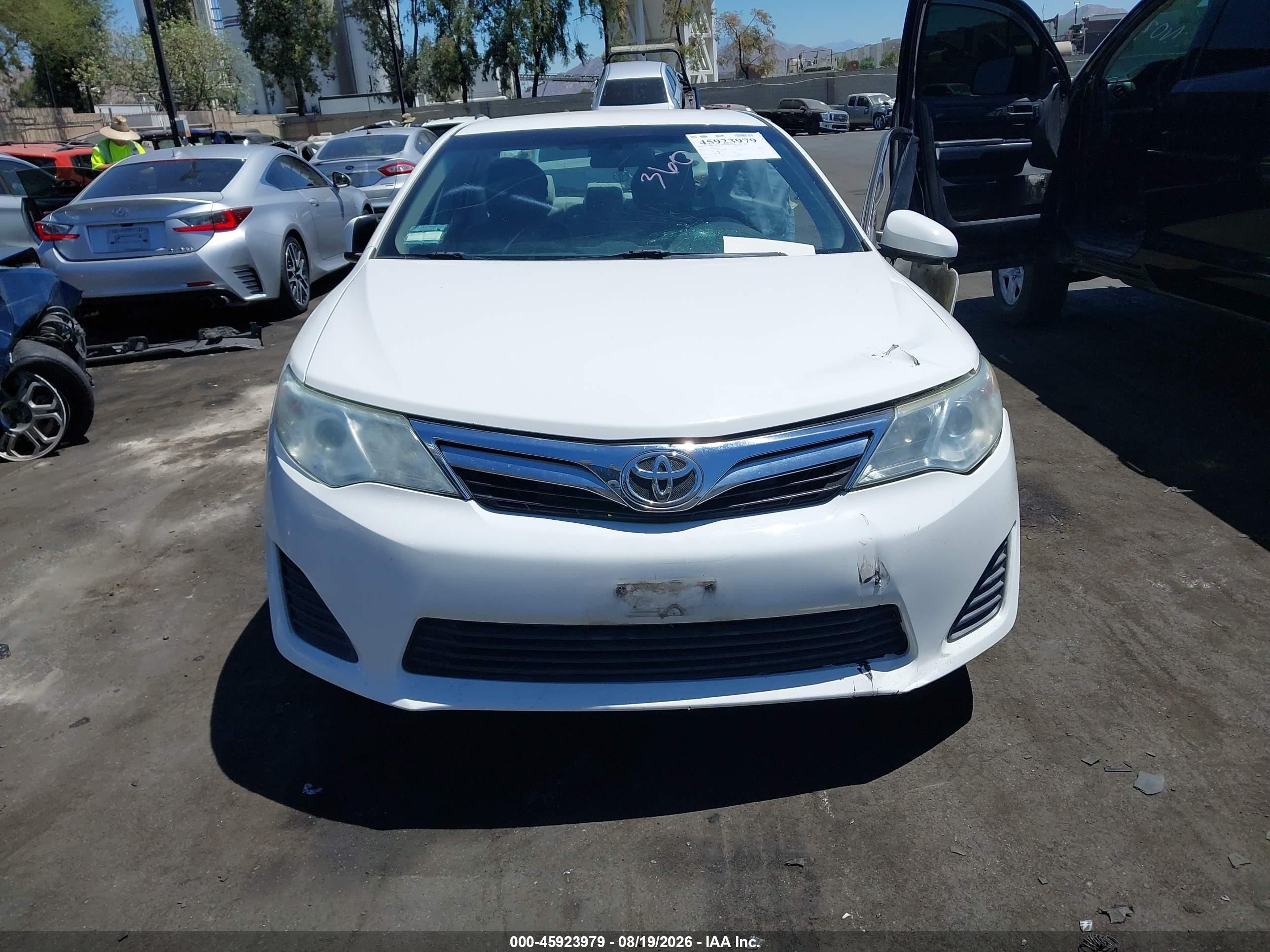 2014 Toyota Camry Le White vin: 4T4BF1FK5ER437063