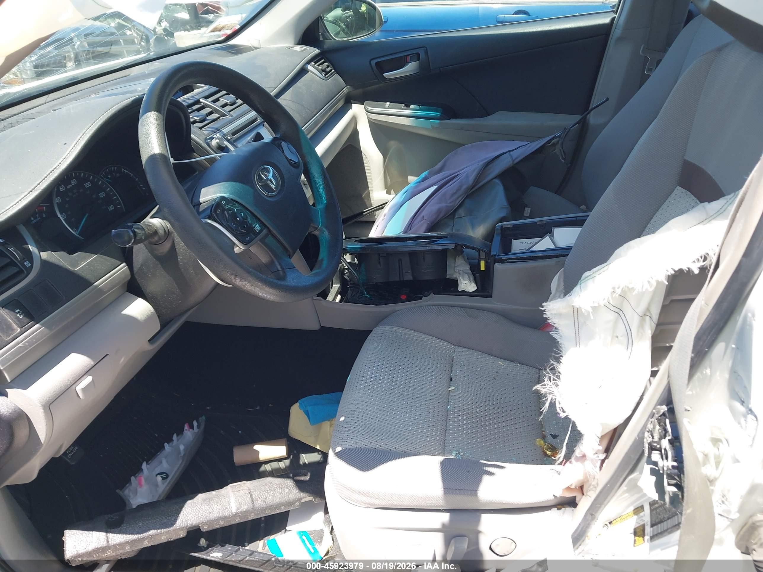 2014 Toyota Camry Le White vin: 4T4BF1FK5ER437063