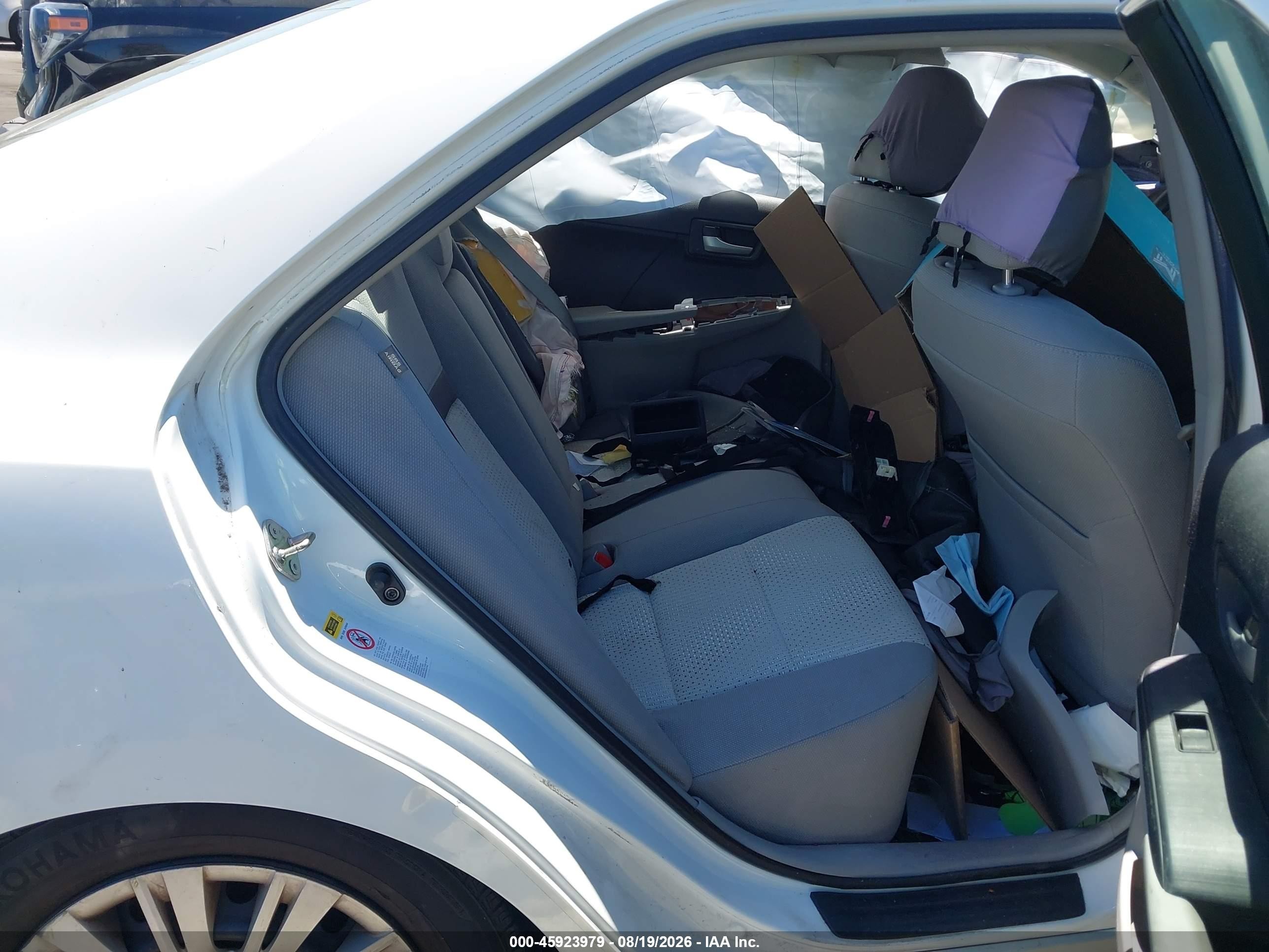2014 Toyota Camry Le White vin: 4T4BF1FK5ER437063