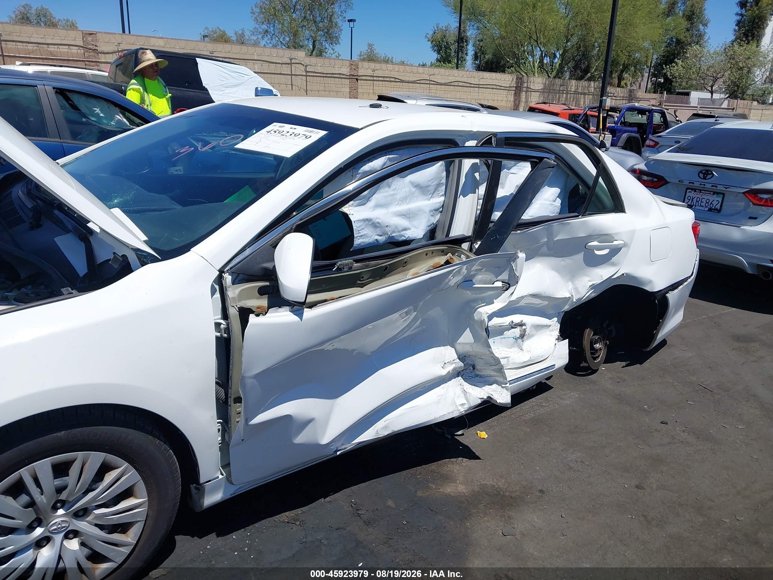 2014 Toyota Camry Le White vin: 4T4BF1FK5ER437063