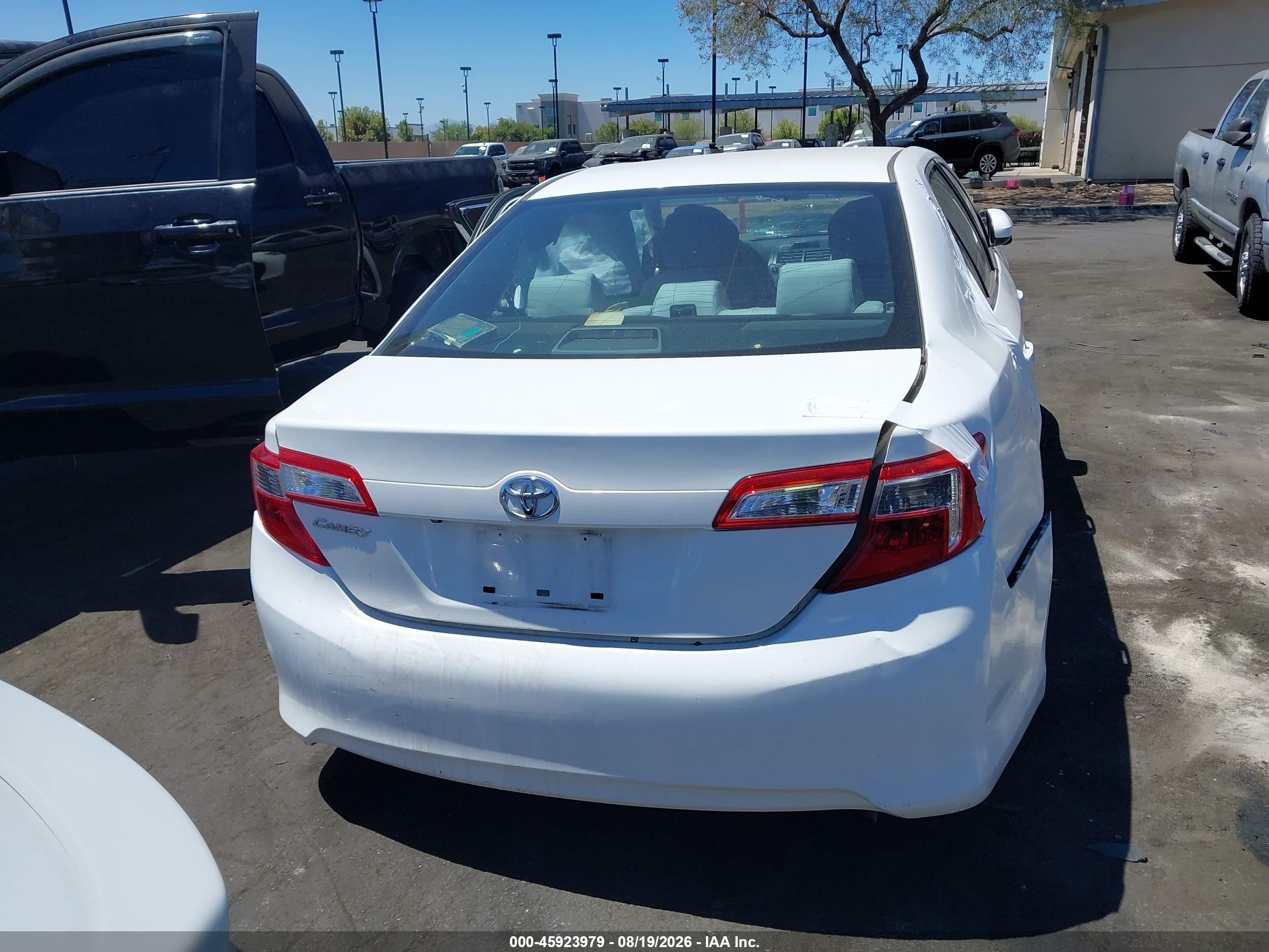 2014 Toyota Camry Le White vin: 4T4BF1FK5ER437063