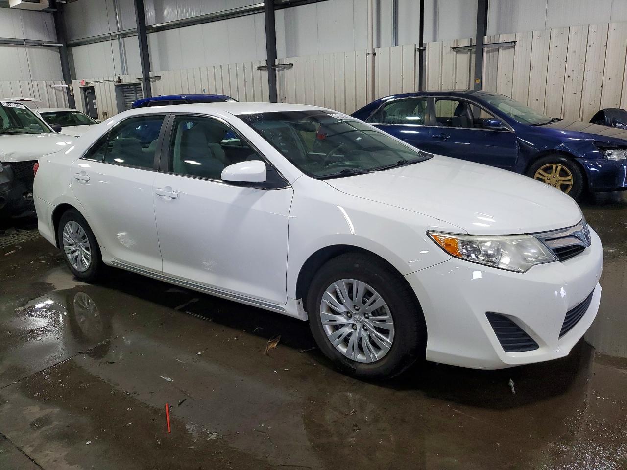 2014 Toyota Camry Le Белый vin: 4T4BF1FK5ER442697