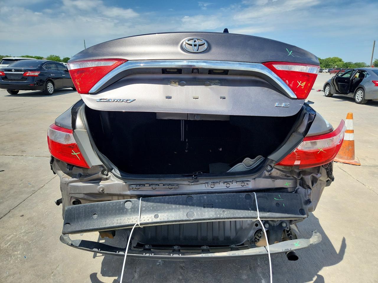 2015 Toyota Camry Le Gray vin: 4T4BF1FK5FR457587