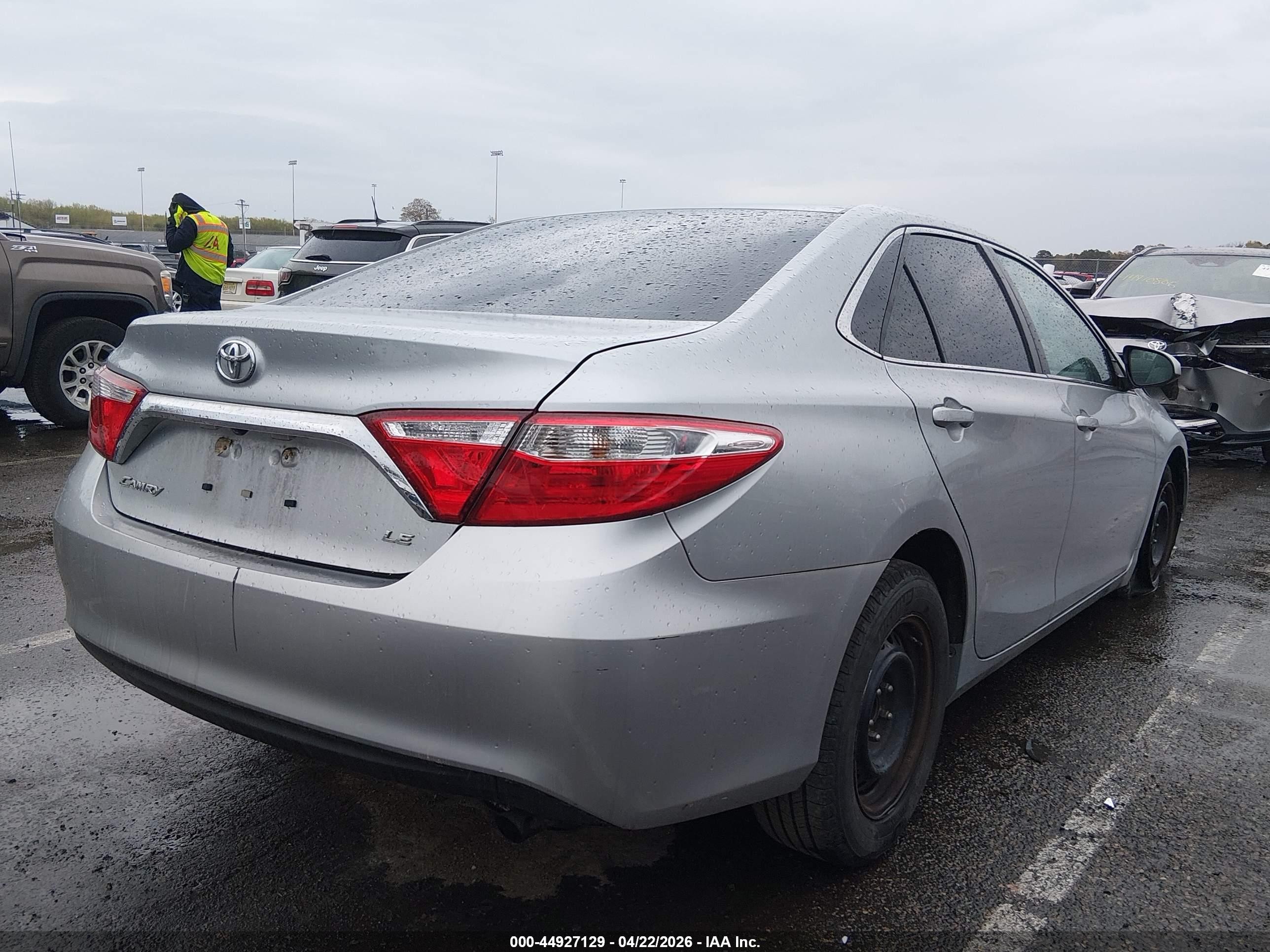 2015 Toyota Camry Le Silver vin: 4T4BF1FK5FR458366