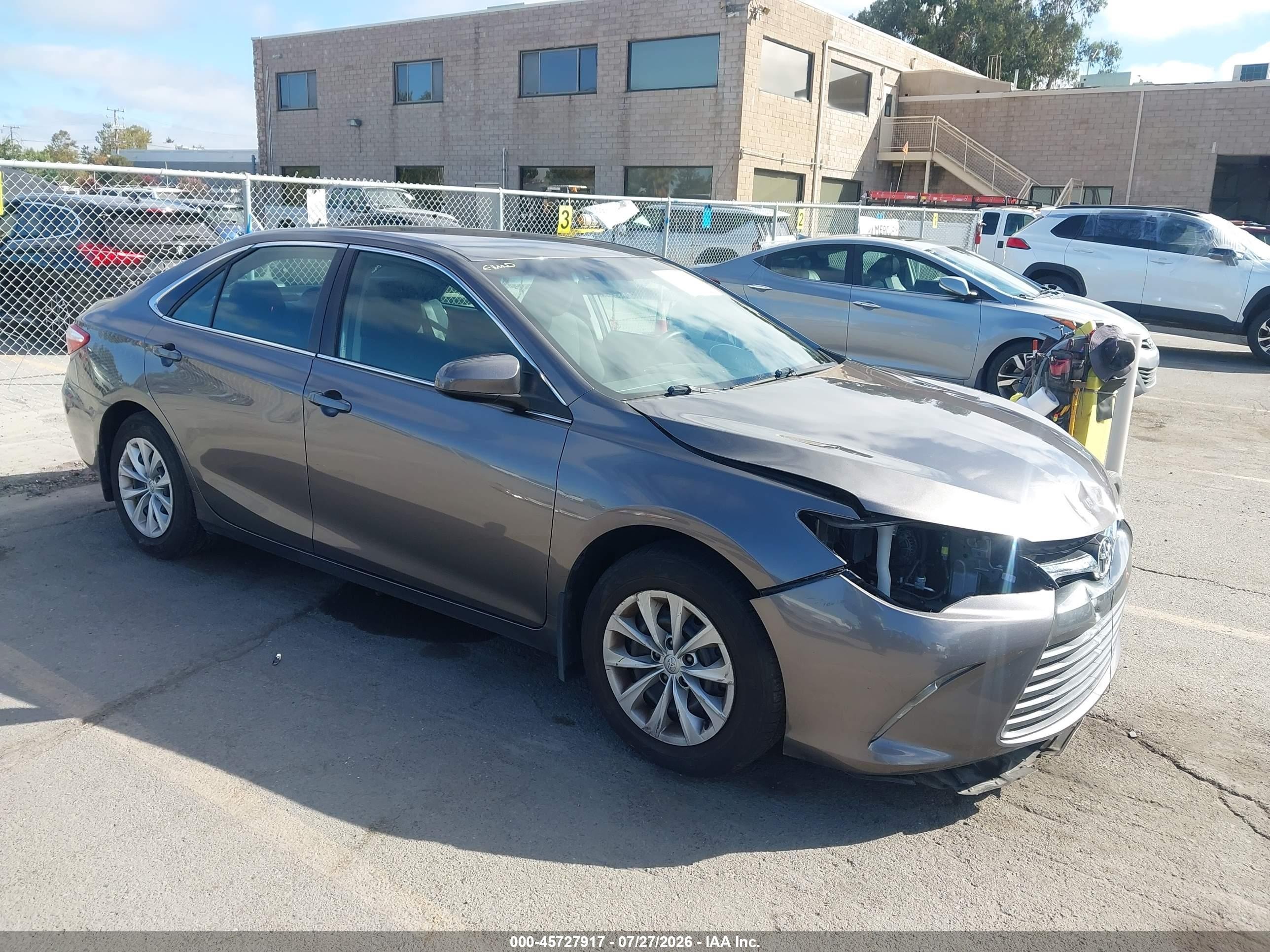 2015 Toyota Camry Le Gray vin: 4T4BF1FK5FR458495