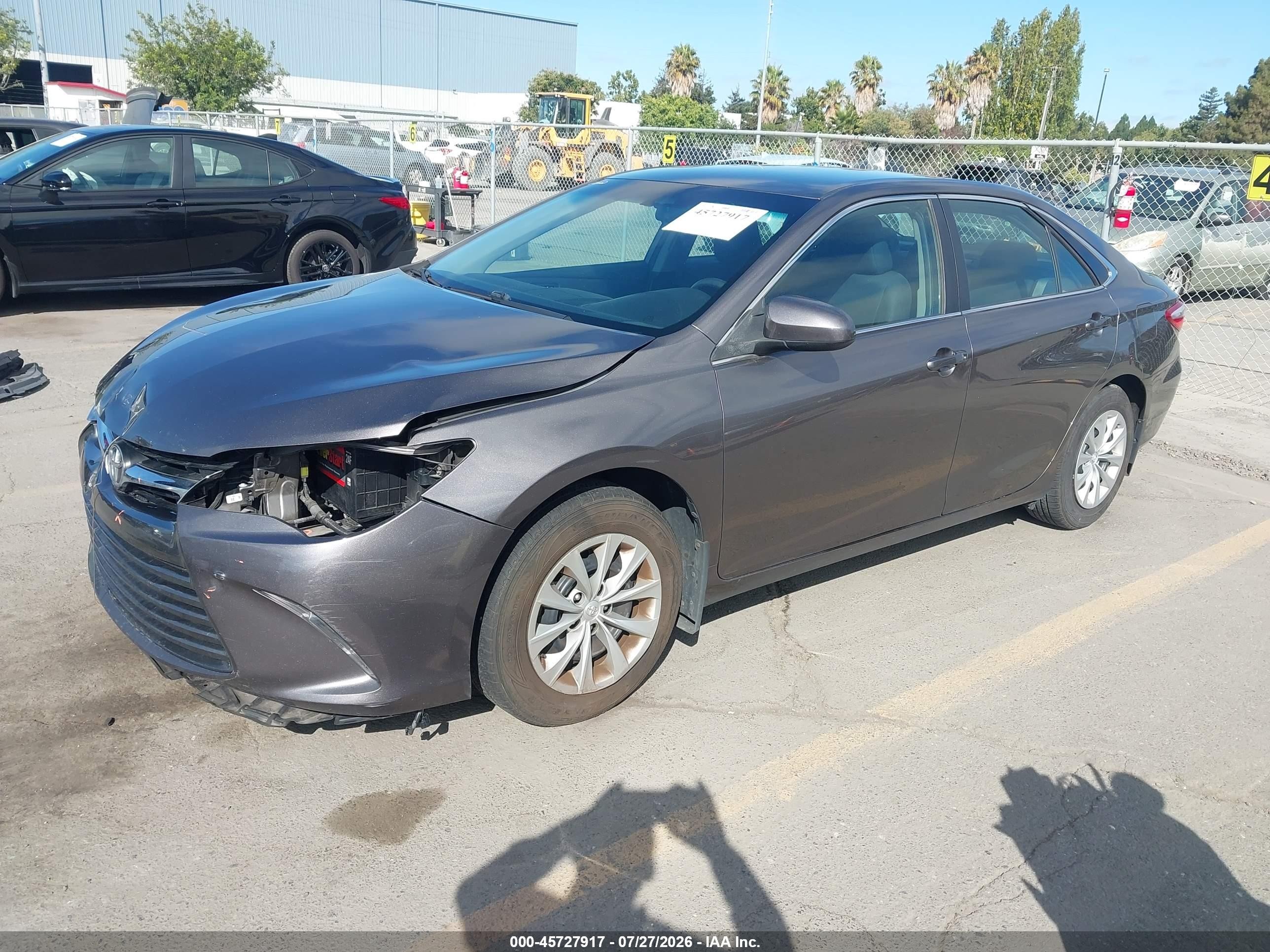 2015 Toyota Camry Le Gray vin: 4T4BF1FK5FR458495