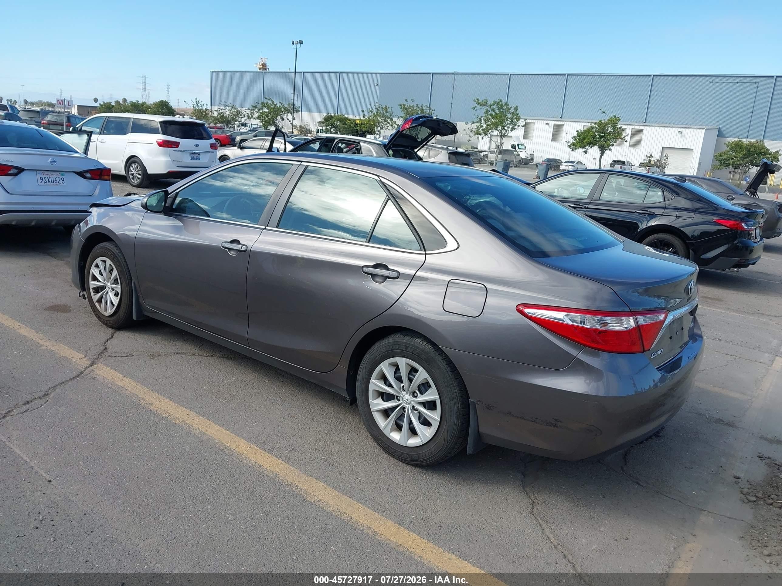 2015 Toyota Camry Le Gray vin: 4T4BF1FK5FR458495