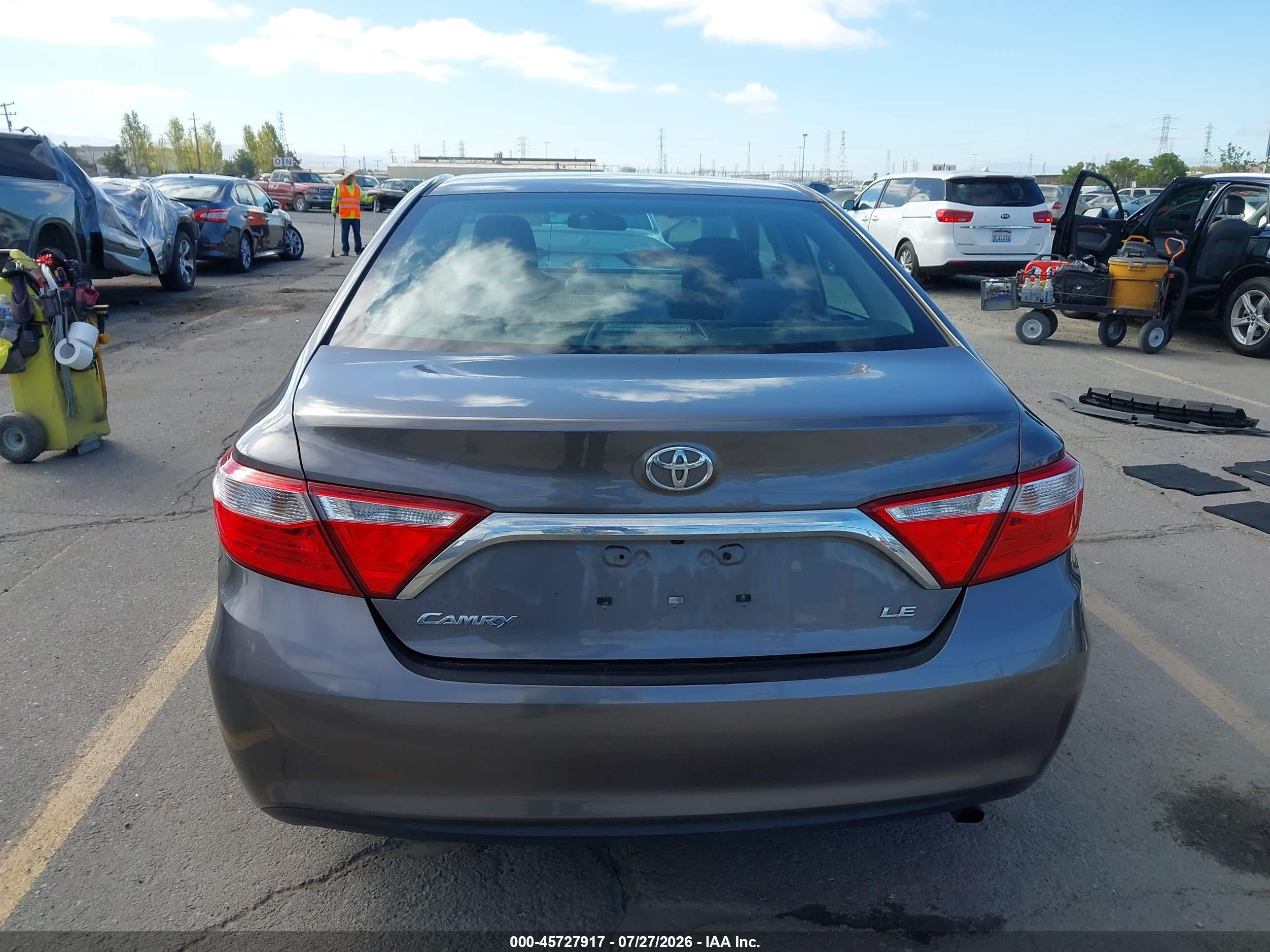 2015 Toyota Camry Le Gray vin: 4T4BF1FK5FR458495