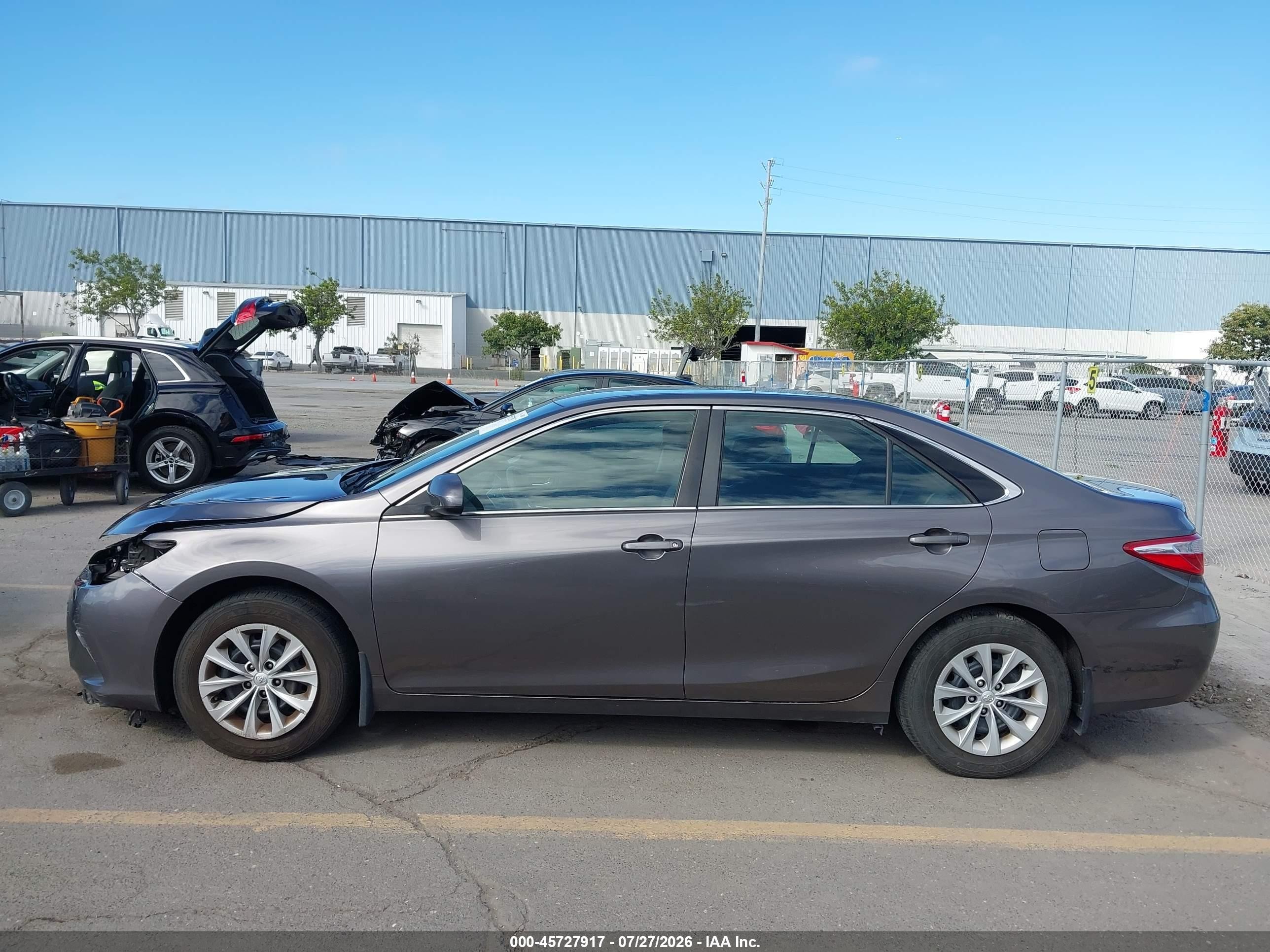 2015 Toyota Camry Le Gray vin: 4T4BF1FK5FR458495