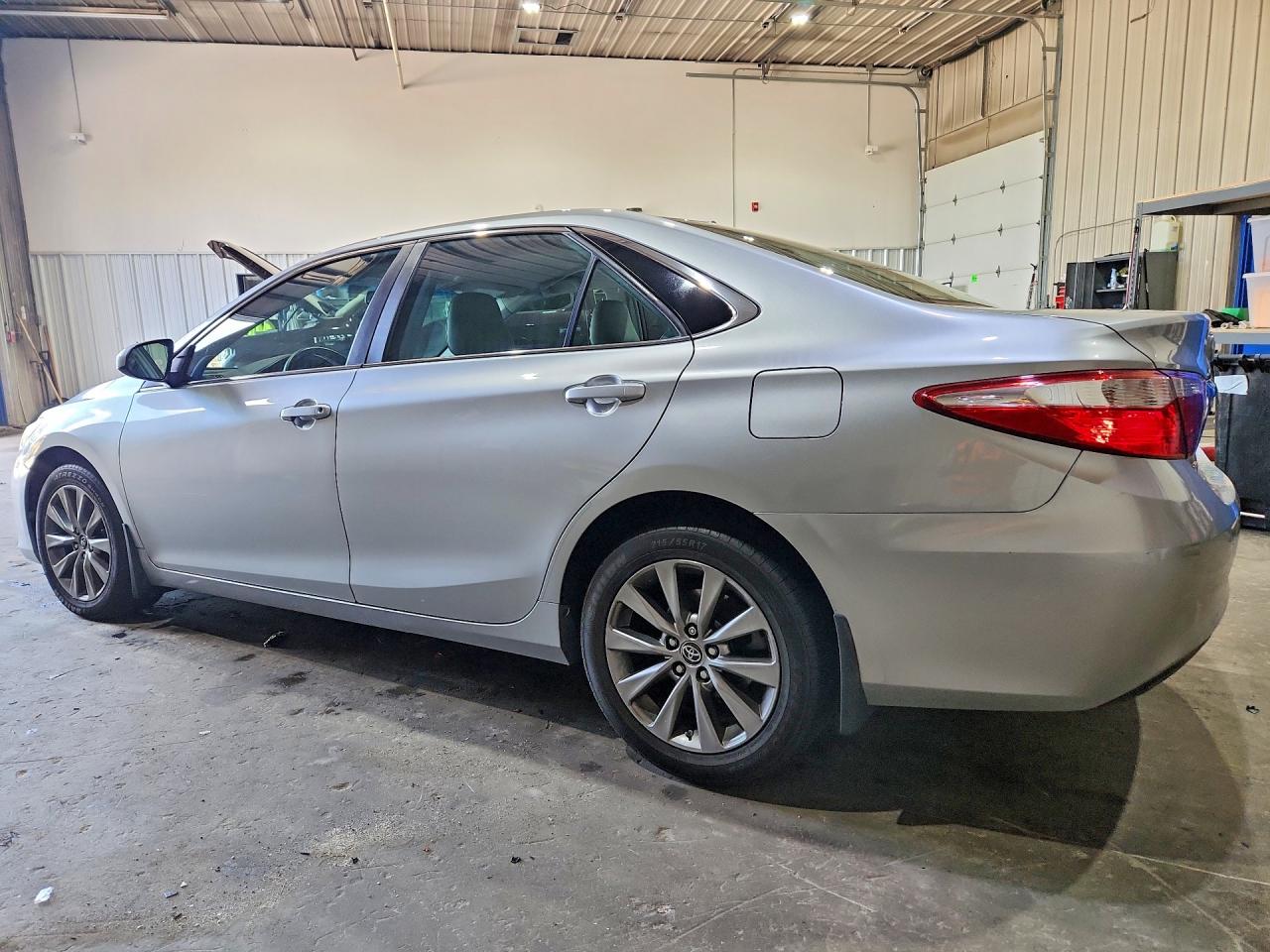 2015 Toyota Camry Xle Silver vin: 4T4BF1FK5FR465608