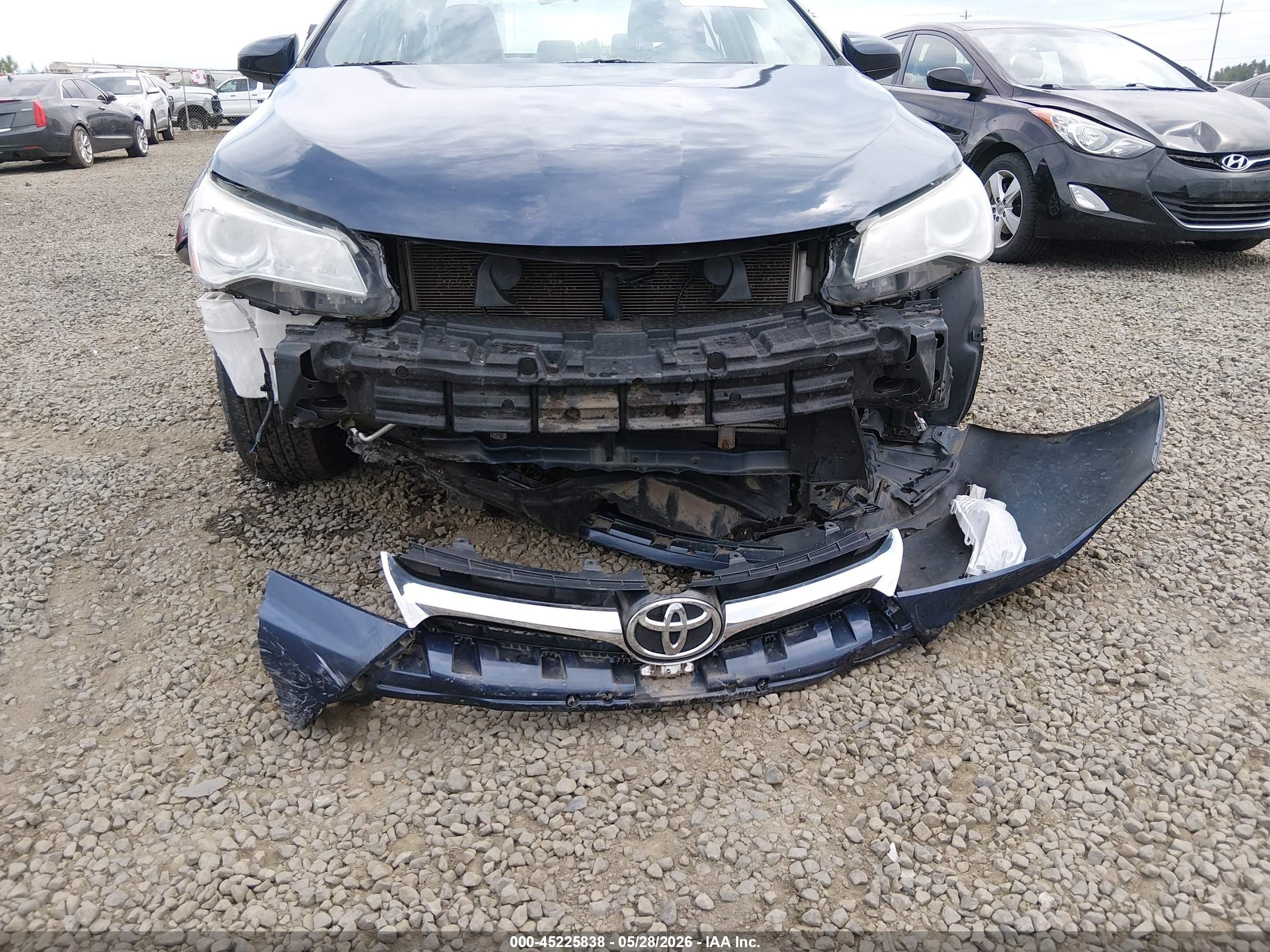 2015 Toyota Camry Le Dark Blue vin: 4T4BF1FK5FR476365