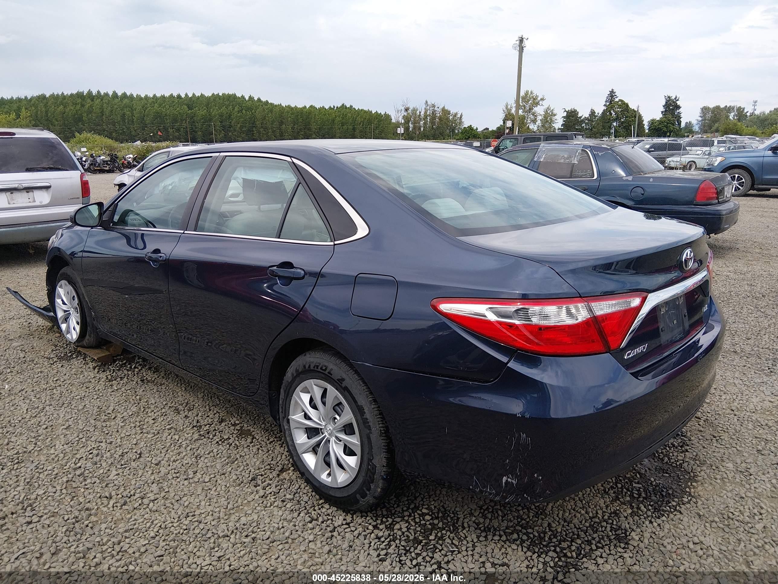 2015 Toyota Camry Le Dark Blue vin: 4T4BF1FK5FR476365