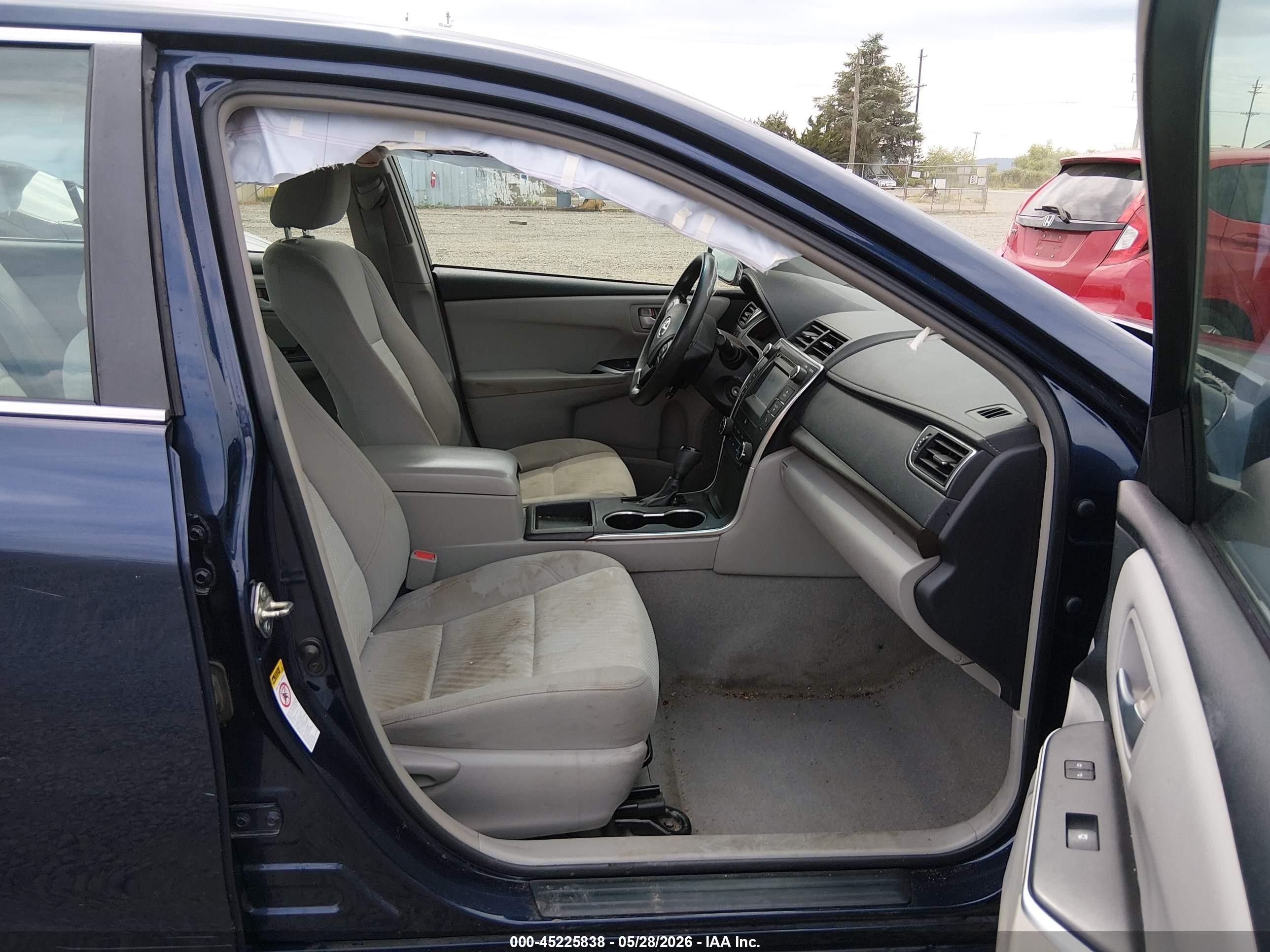 2015 Toyota Camry Le Dark Blue vin: 4T4BF1FK5FR476365