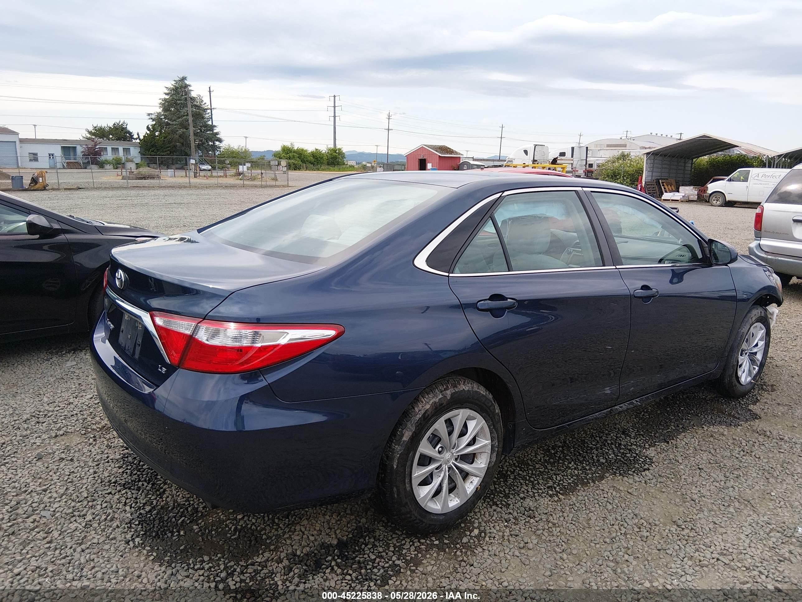 2015 Toyota Camry Le Dark Blue vin: 4T4BF1FK5FR476365