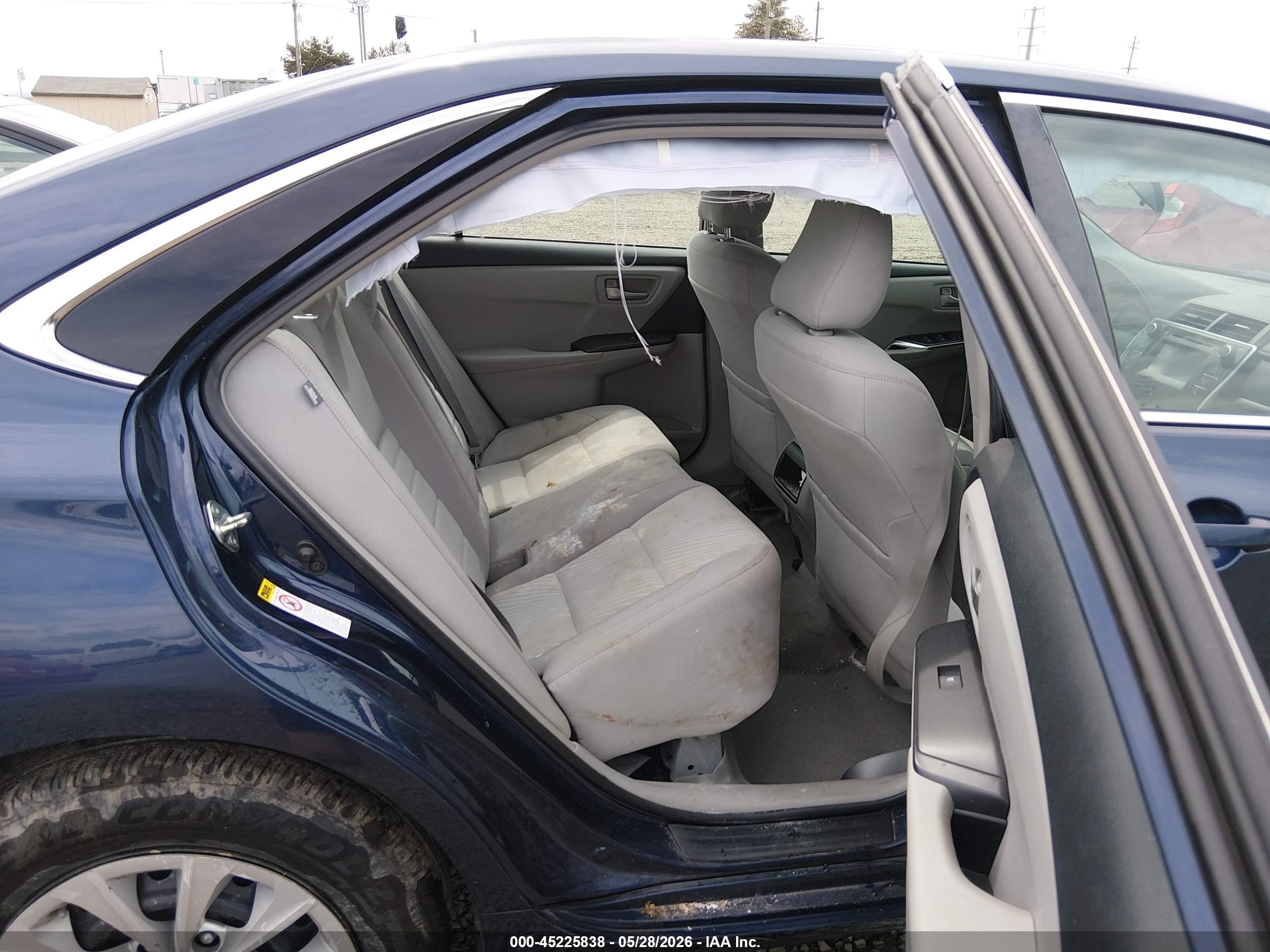 2015 Toyota Camry Le Dark Blue vin: 4T4BF1FK5FR476365