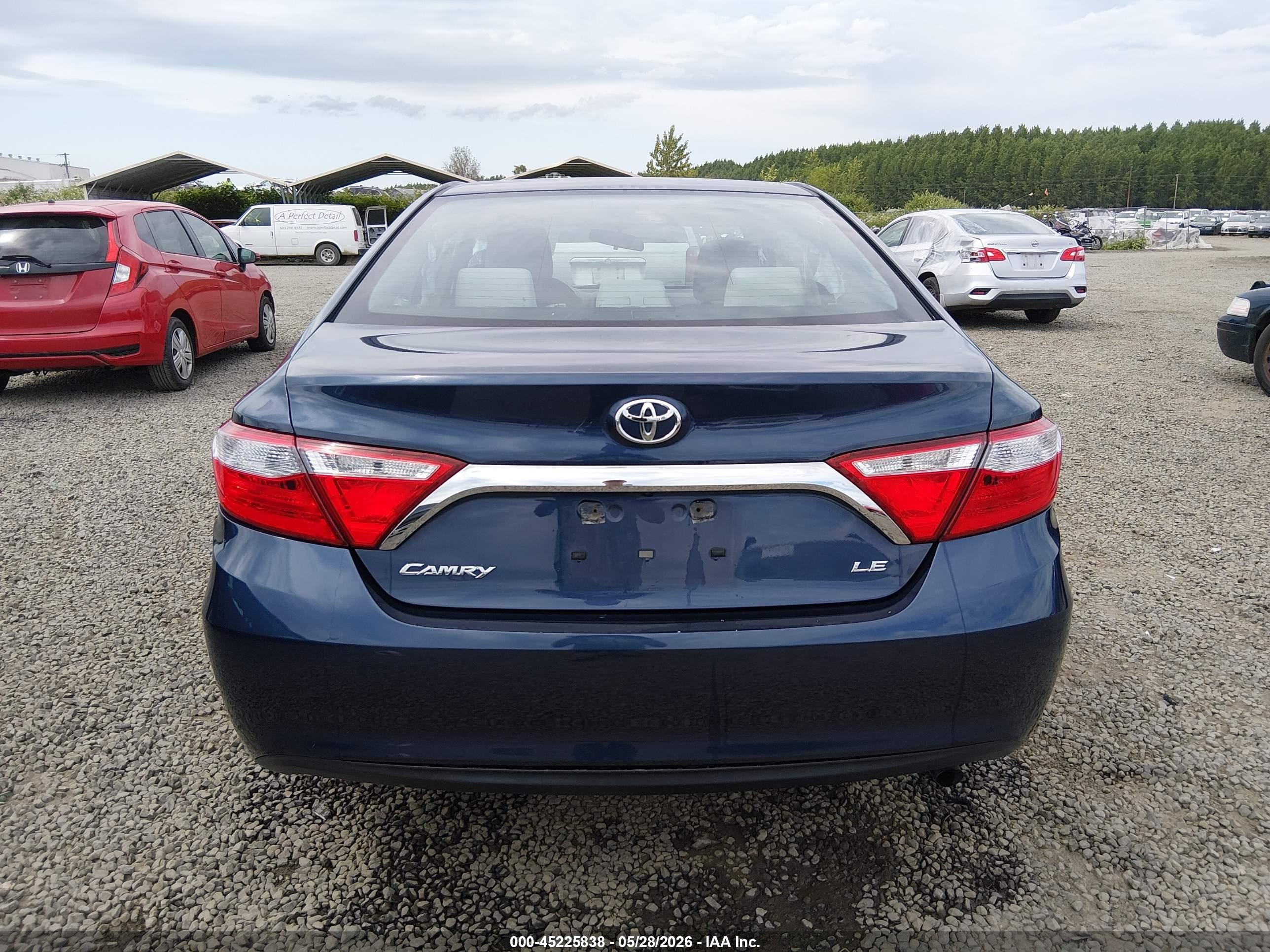 2015 Toyota Camry Le Dark Blue vin: 4T4BF1FK5FR476365