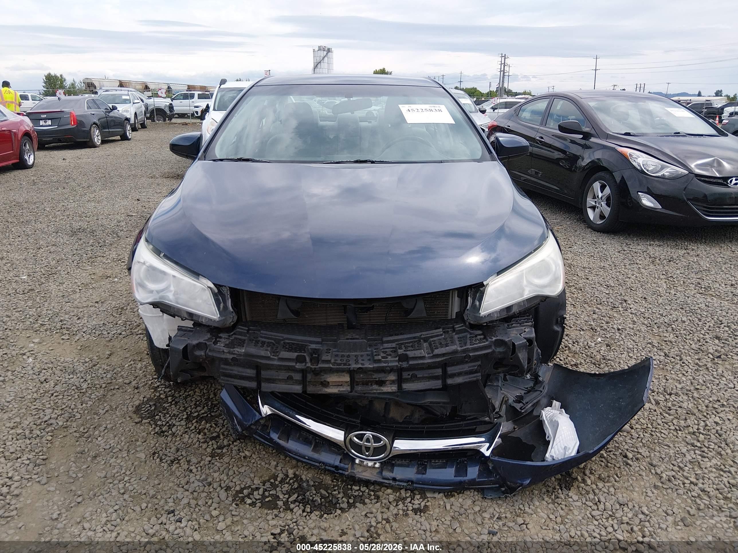 2015 Toyota Camry Le Dark Blue vin: 4T4BF1FK5FR476365