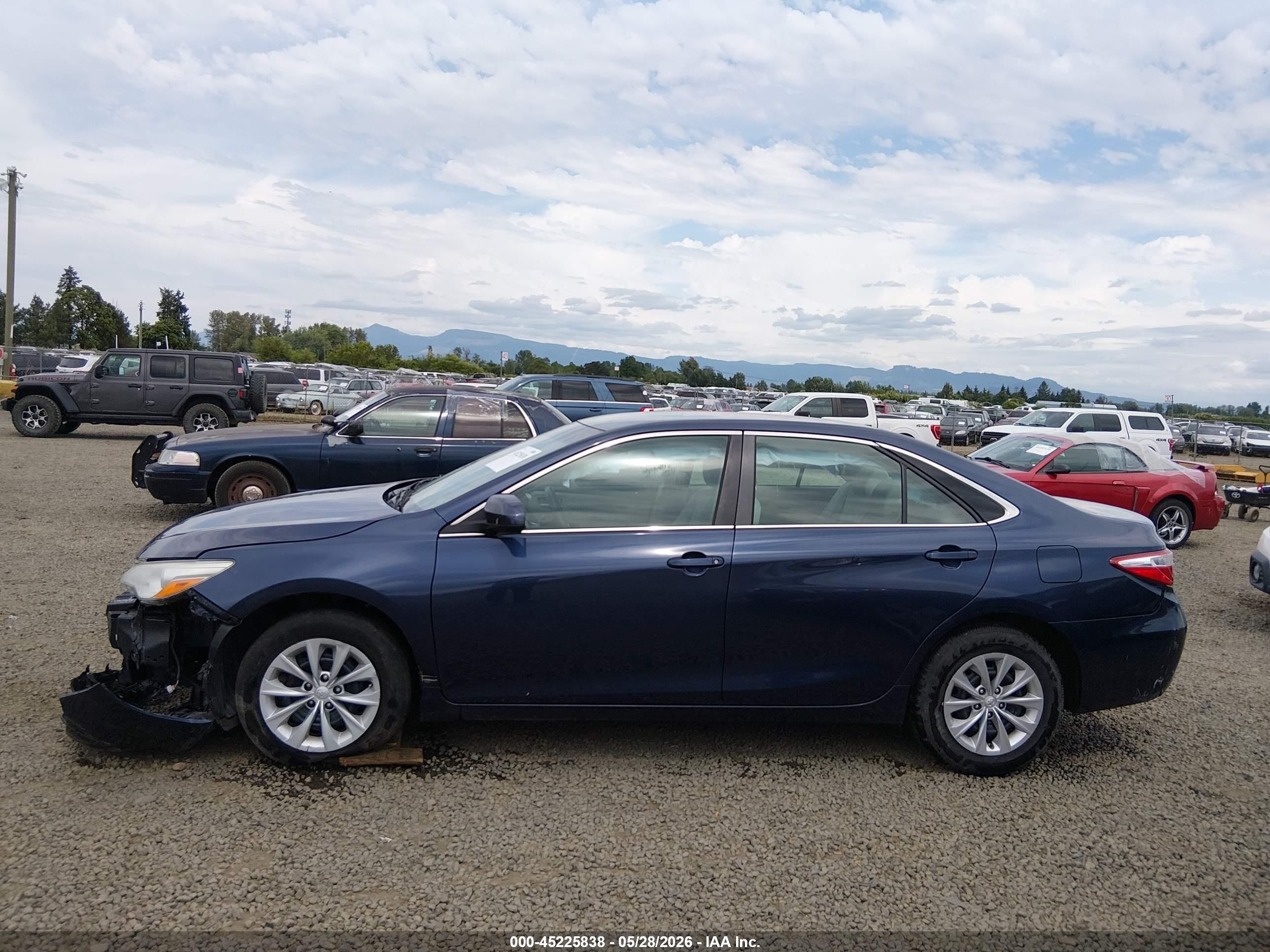 2015 Toyota Camry Le Dark Blue vin: 4T4BF1FK5FR476365