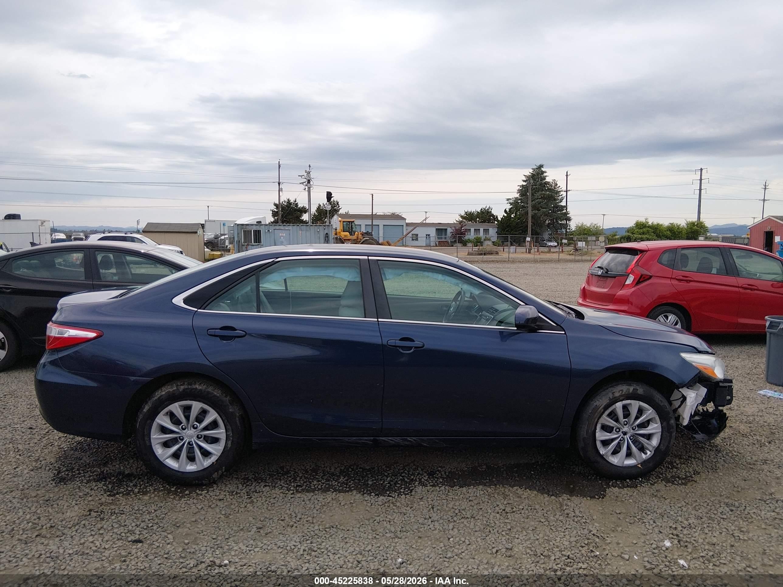 2015 Toyota Camry Le Dark Blue vin: 4T4BF1FK5FR476365