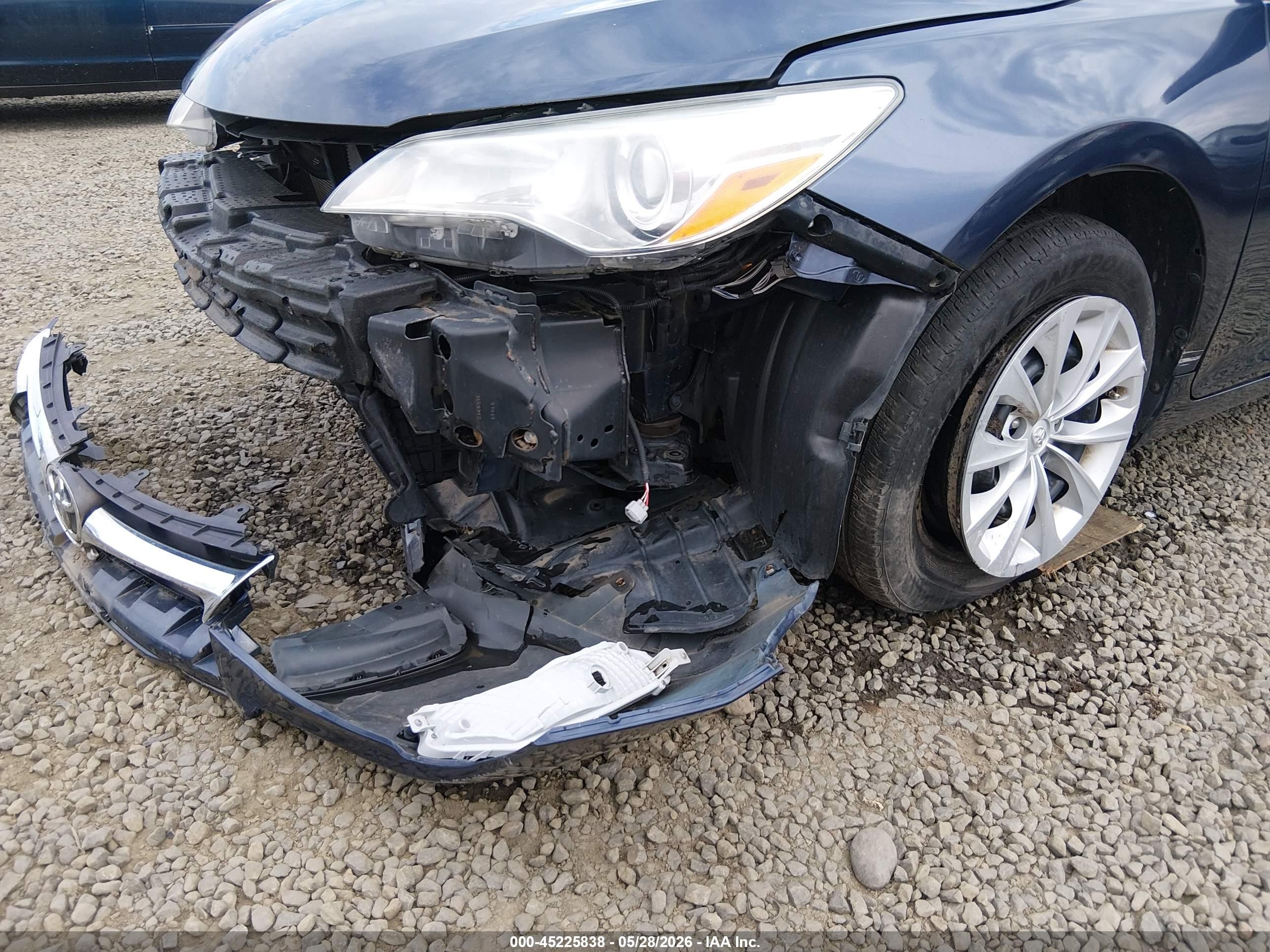 2015 Toyota Camry Le Dark Blue vin: 4T4BF1FK5FR476365