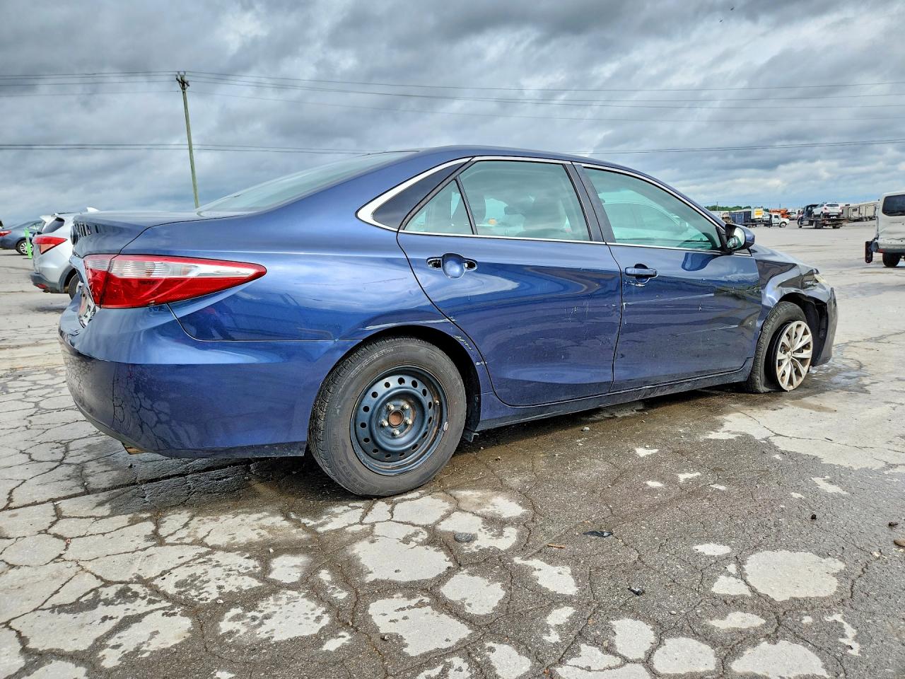 2015 Toyota Camry Le Blue vin: 4T4BF1FK5FR483719