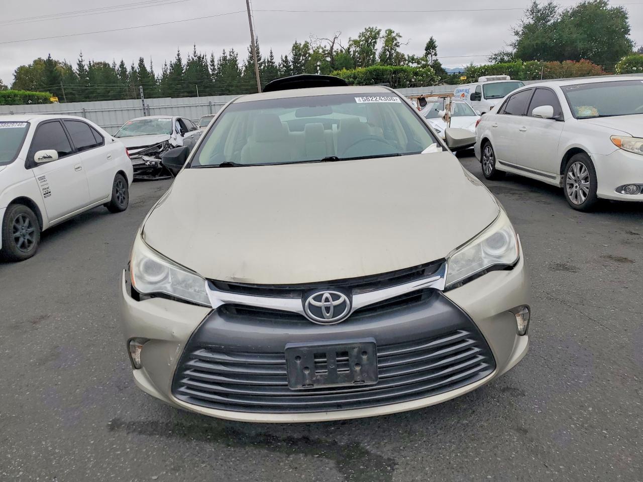 2015 Toyota Camry Le Tan vin: 4T4BF1FK5FR503113