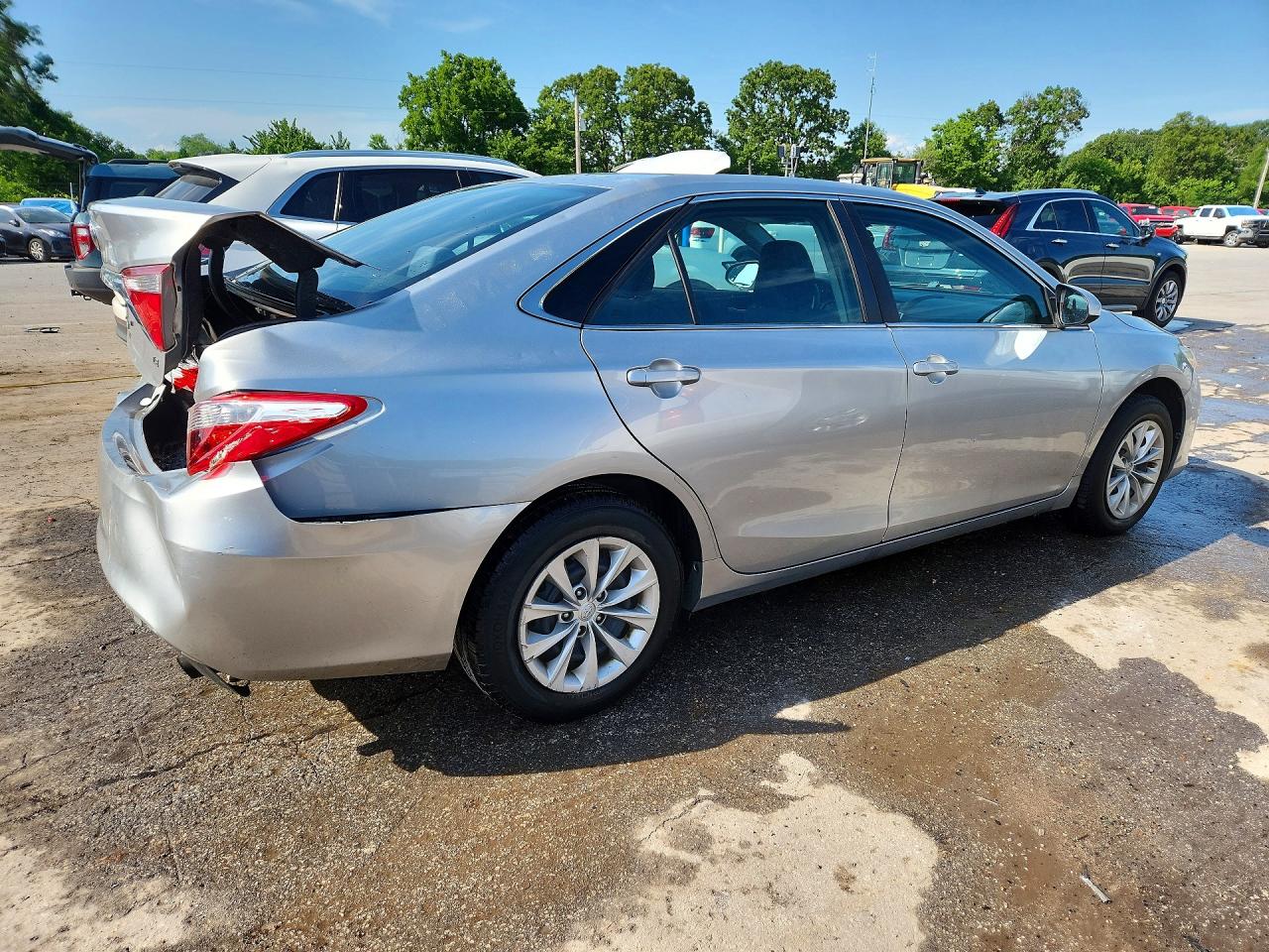 2015 Toyota Camry Le Silver vin: 4T4BF1FK5FR514130