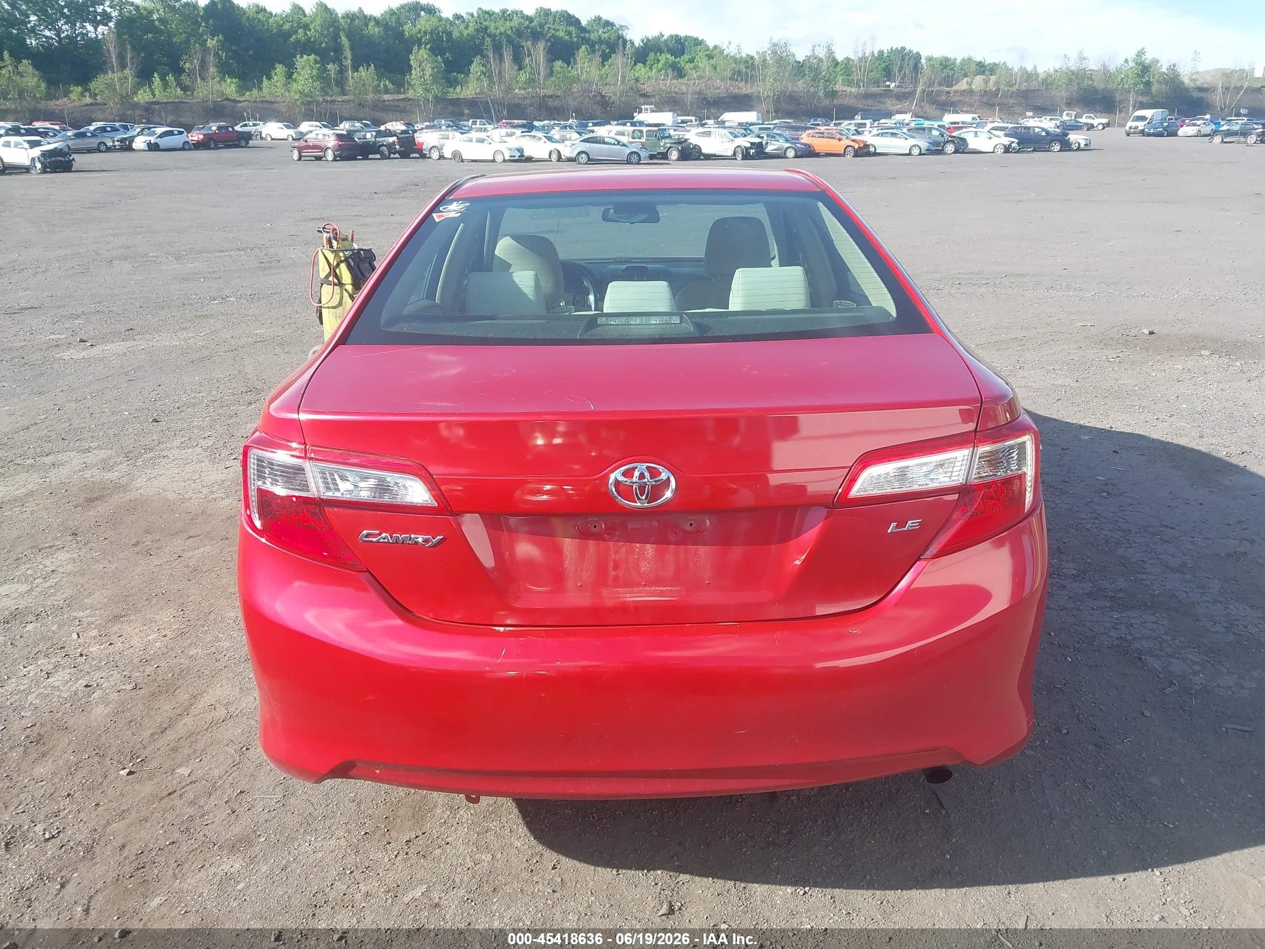 2013 Toyota Camry Le Red vin: 4T4BF1FK6DR287074