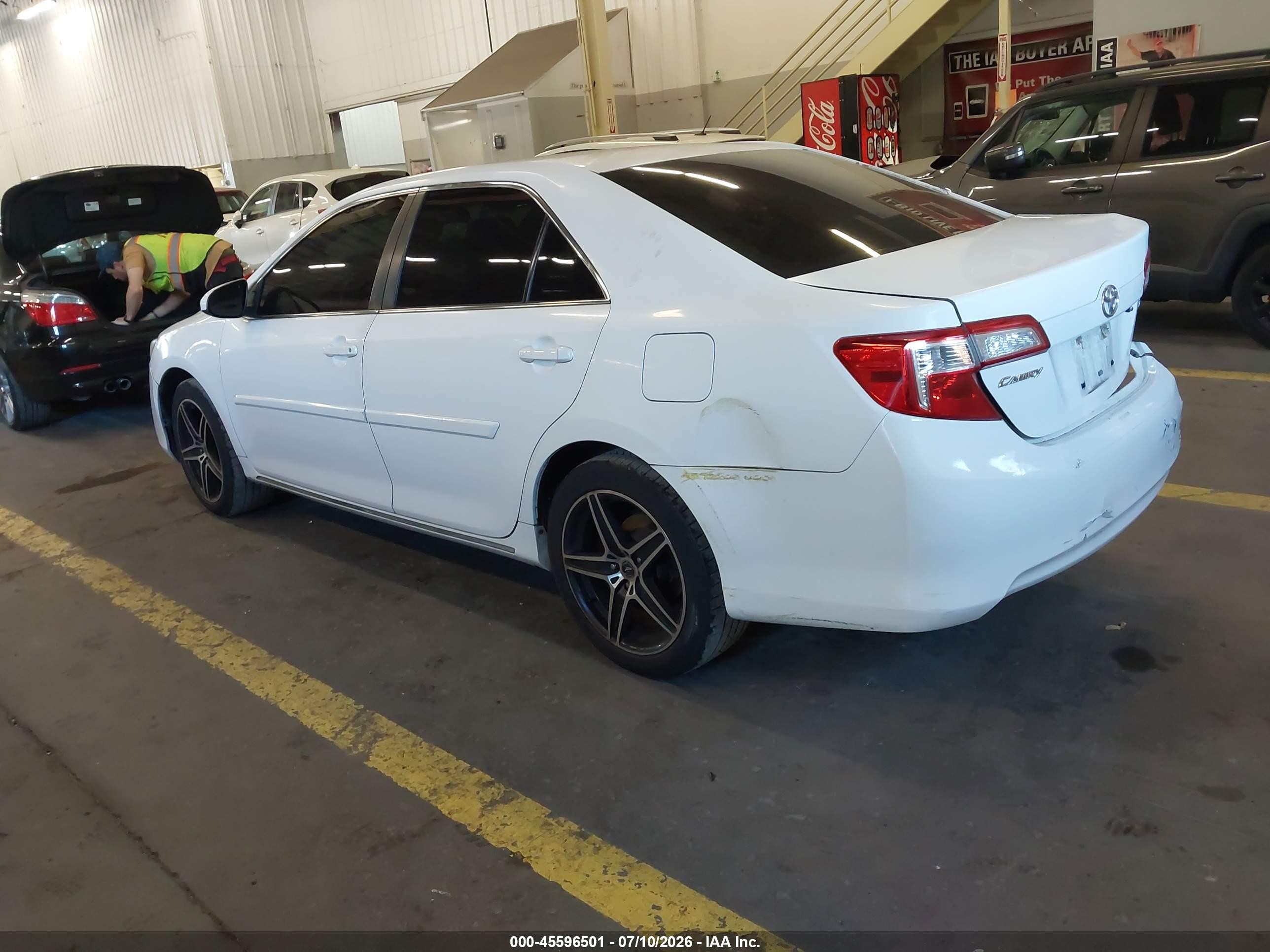 2013 Toyota Camry Le Белый vin: 4T4BF1FK6DR296213