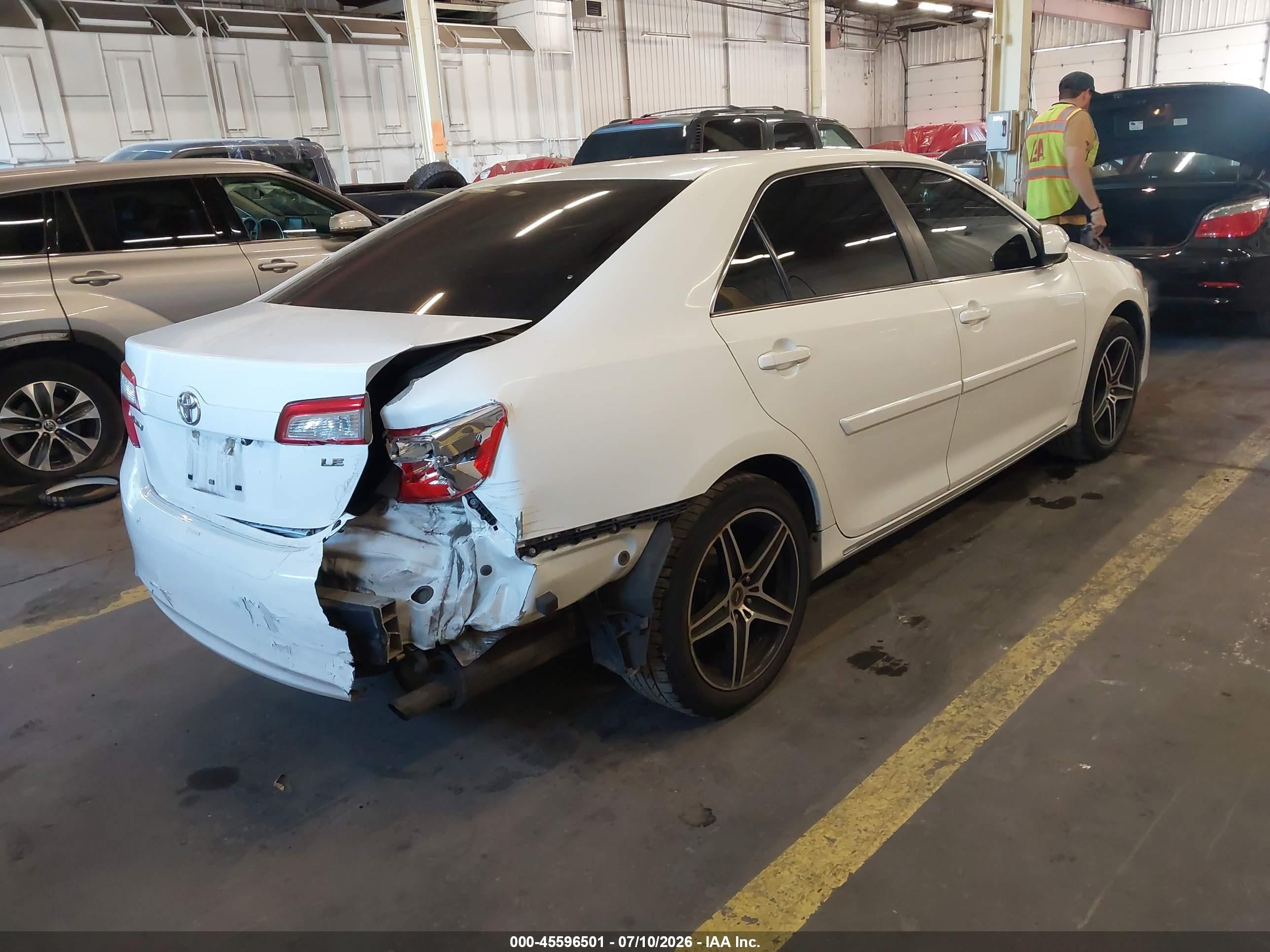 2013 Toyota Camry Le Белый vin: 4T4BF1FK6DR296213