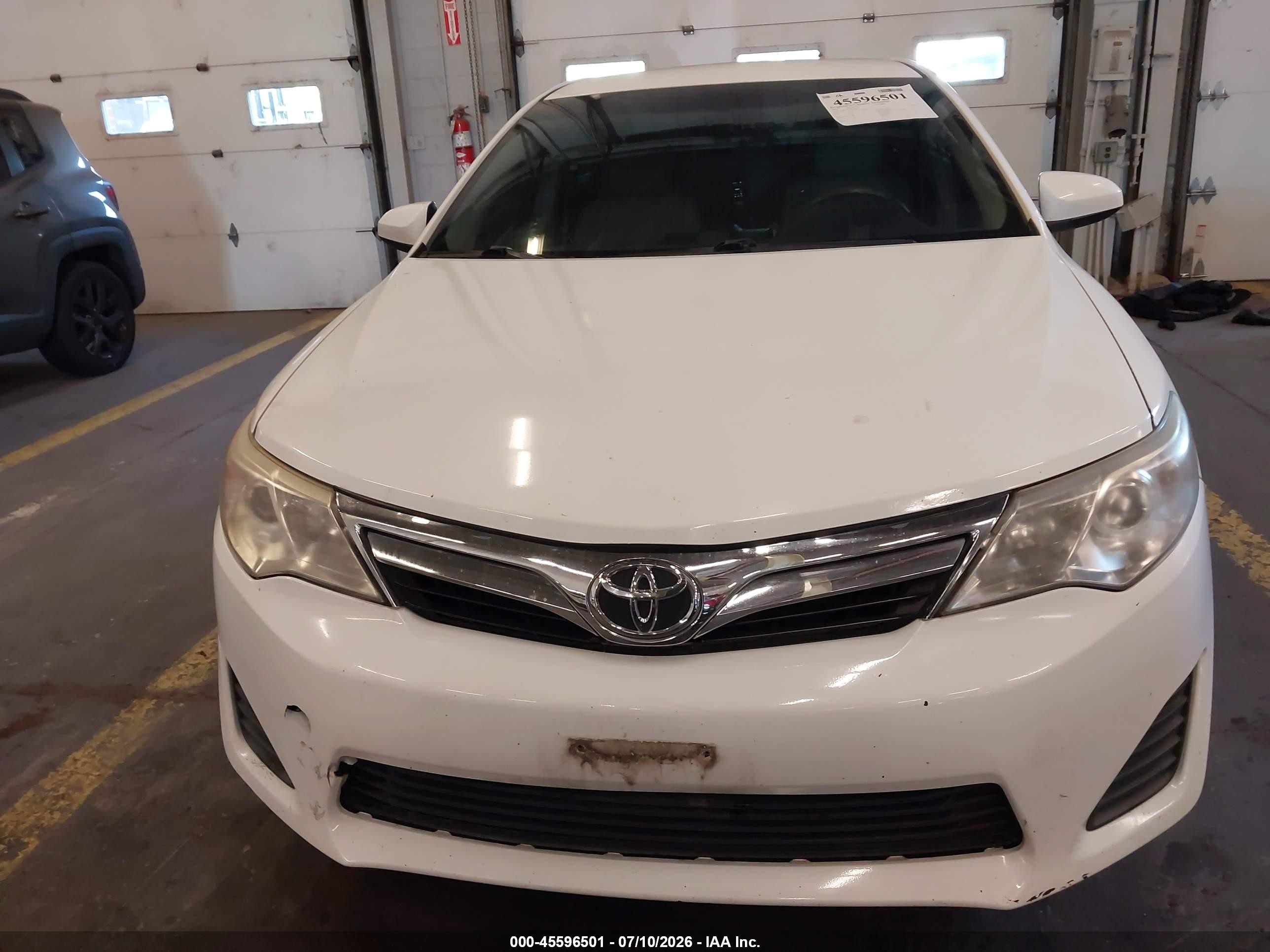 2013 Toyota Camry Le Белый vin: 4T4BF1FK6DR296213