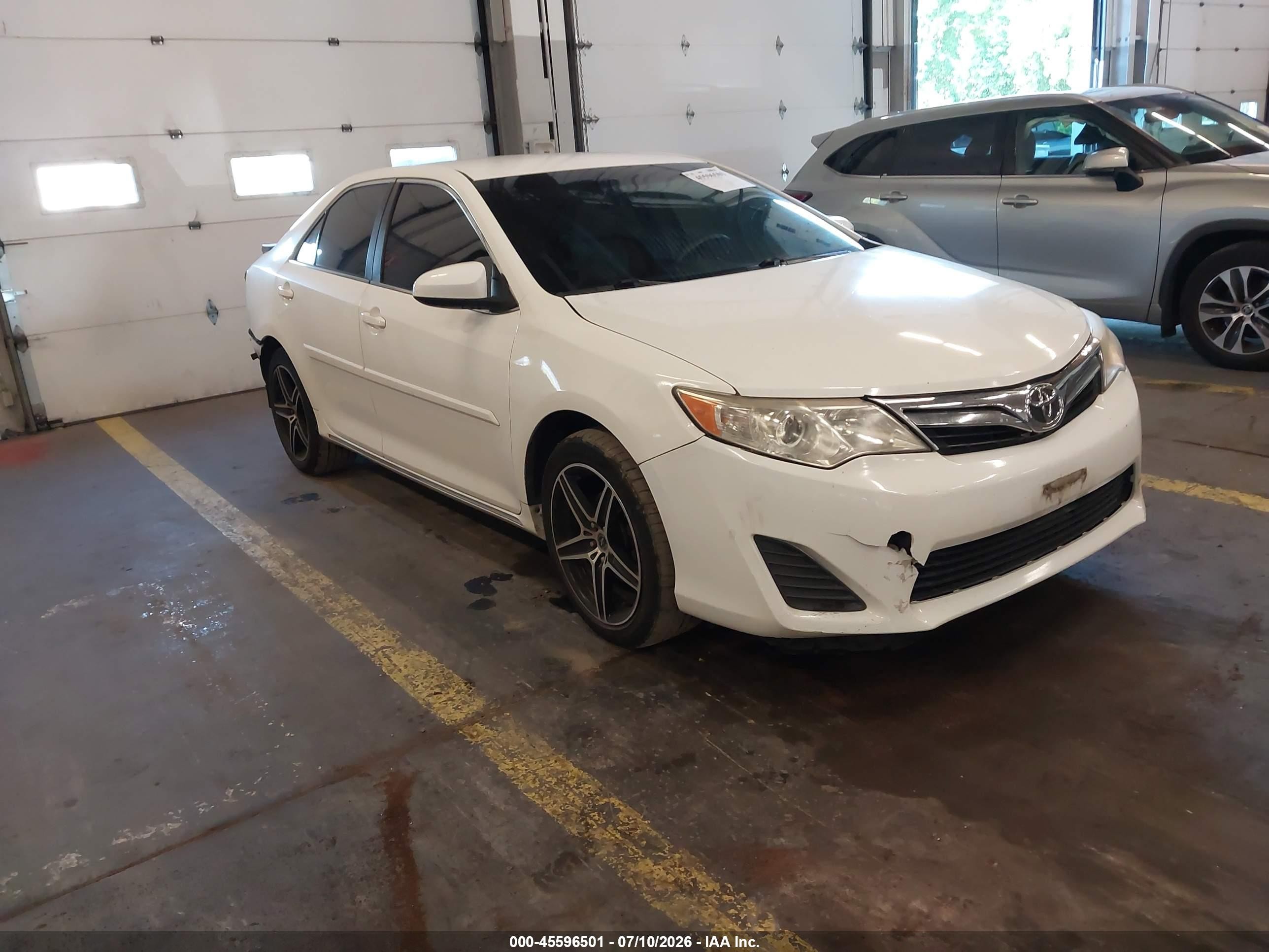 2013 Toyota Camry Le White vin: 4T4BF1FK6DR296213