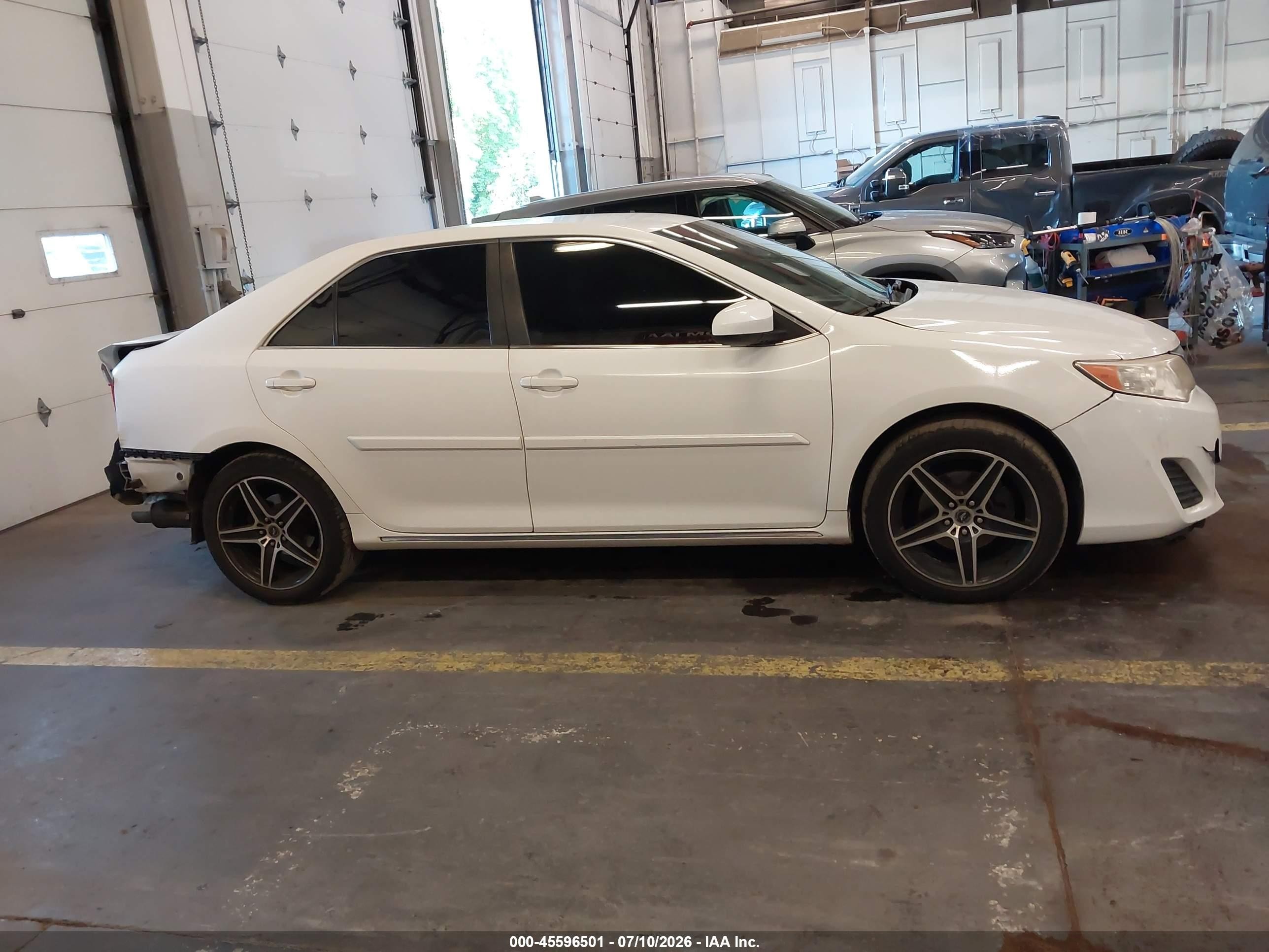 2013 Toyota Camry Le Белый vin: 4T4BF1FK6DR296213