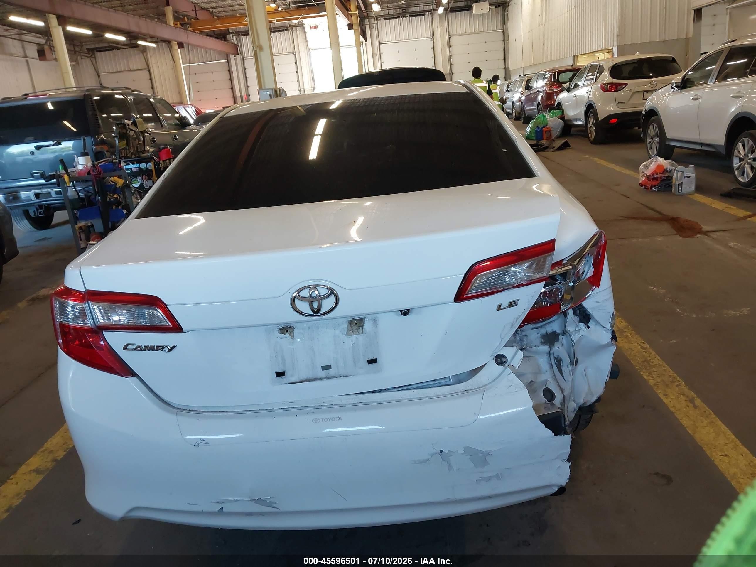 2013 Toyota Camry Le Белый vin: 4T4BF1FK6DR296213