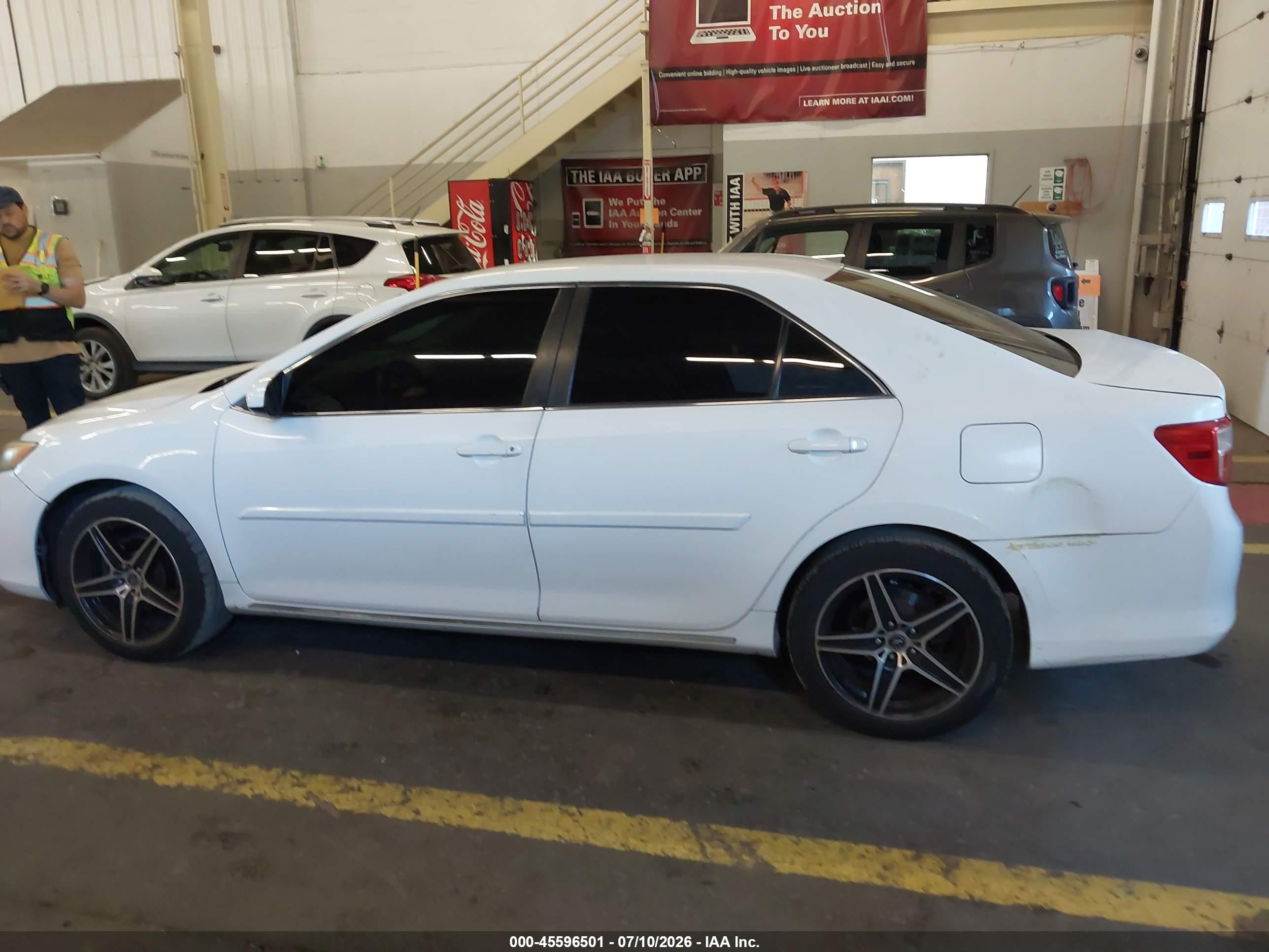 2013 Toyota Camry Le Белый vin: 4T4BF1FK6DR296213
