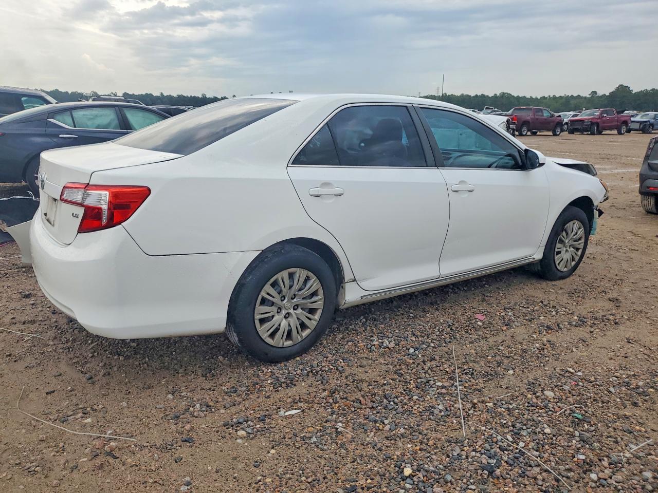 2013 Toyota Camry Le White vin: 4T4BF1FK6DR309512