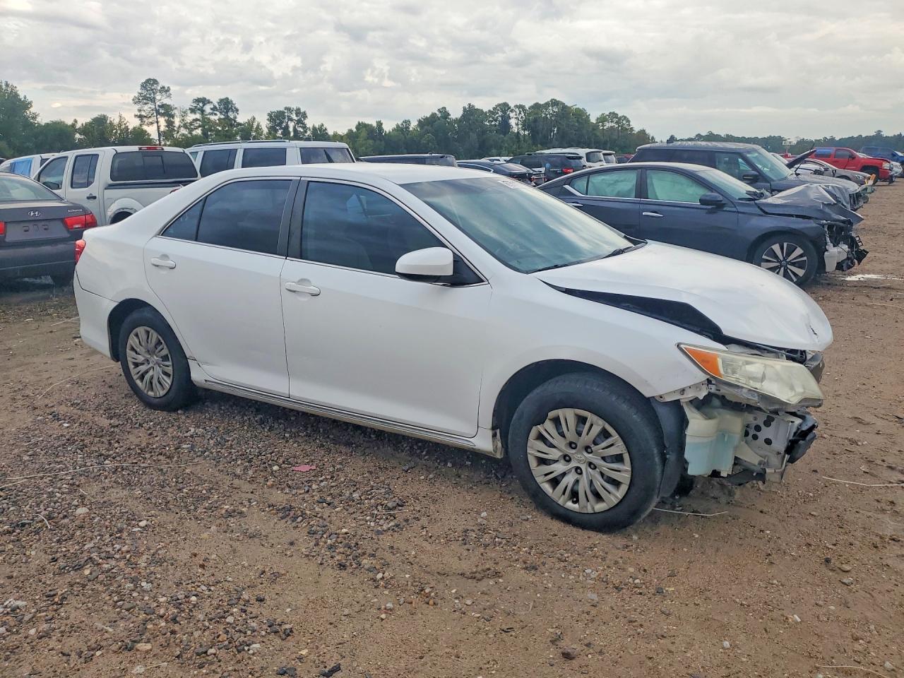 2013 Toyota Camry Le White vin: 4T4BF1FK6DR309512