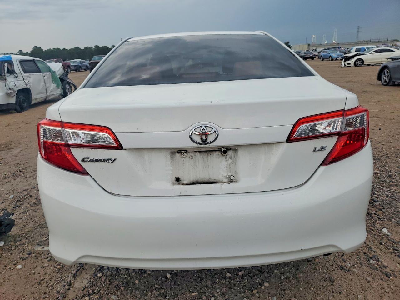 2013 Toyota Camry Le White vin: 4T4BF1FK6DR309512