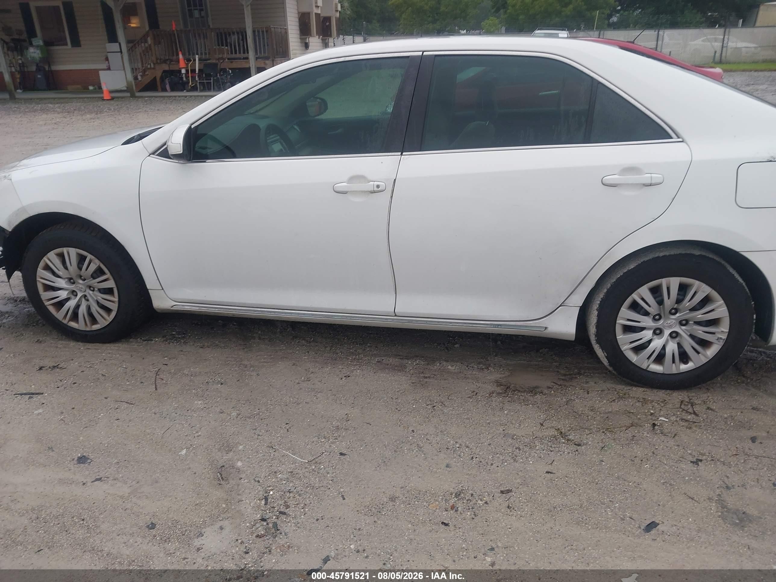 2013 Toyota Camry Le White vin: 4T4BF1FK6DR317867