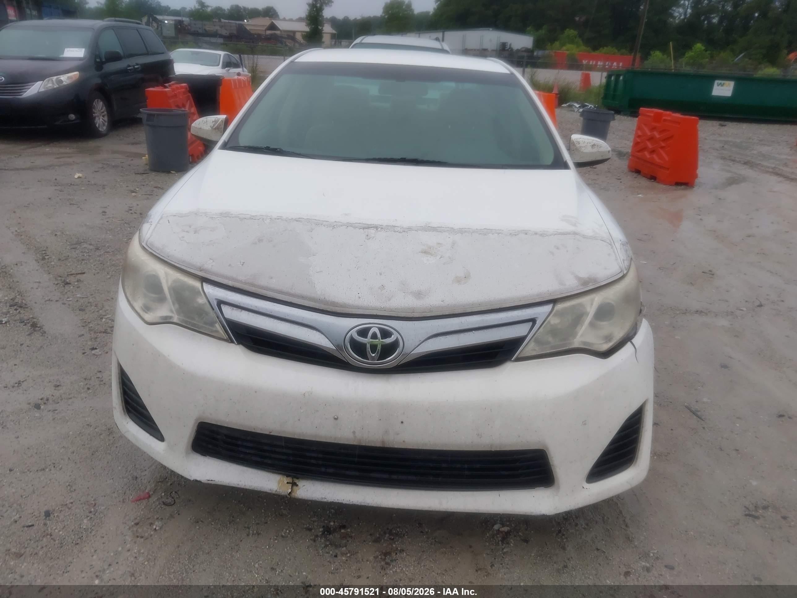 2013 Toyota Camry Le White vin: 4T4BF1FK6DR317867
