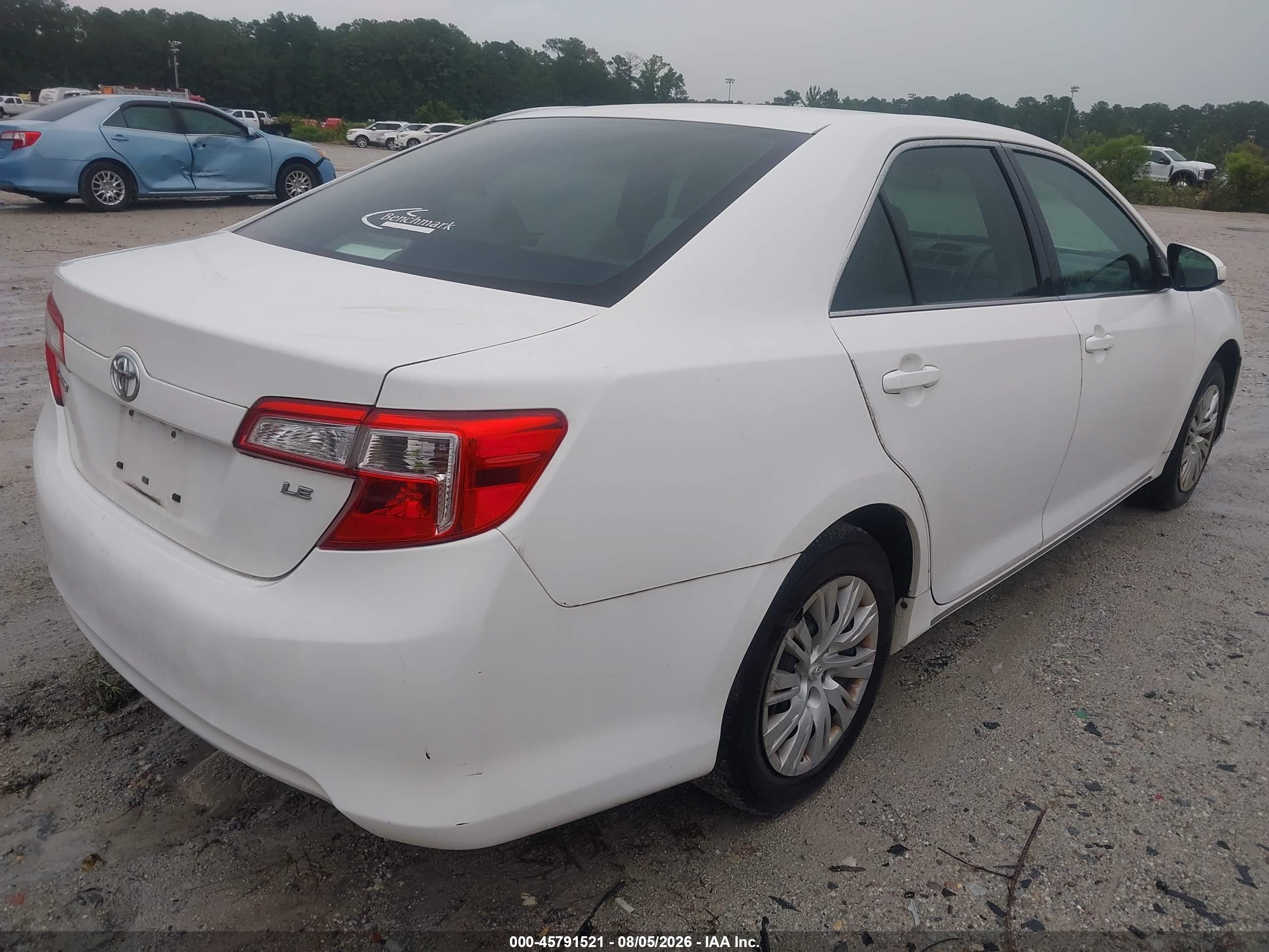 2013 Toyota Camry Le White vin: 4T4BF1FK6DR317867