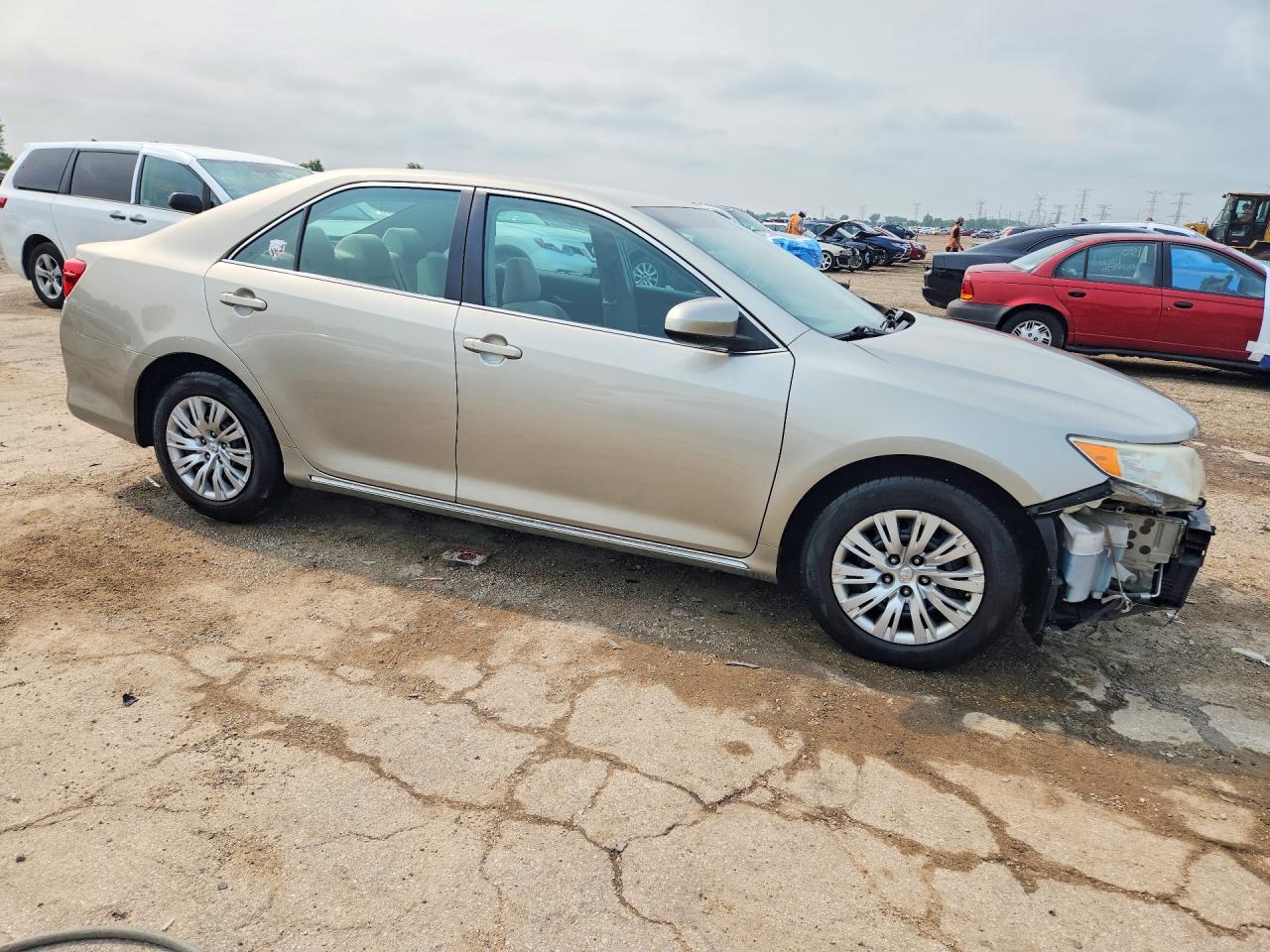 2013 Toyota Camry Le Серебряный vin: 4T4BF1FK6DR327475