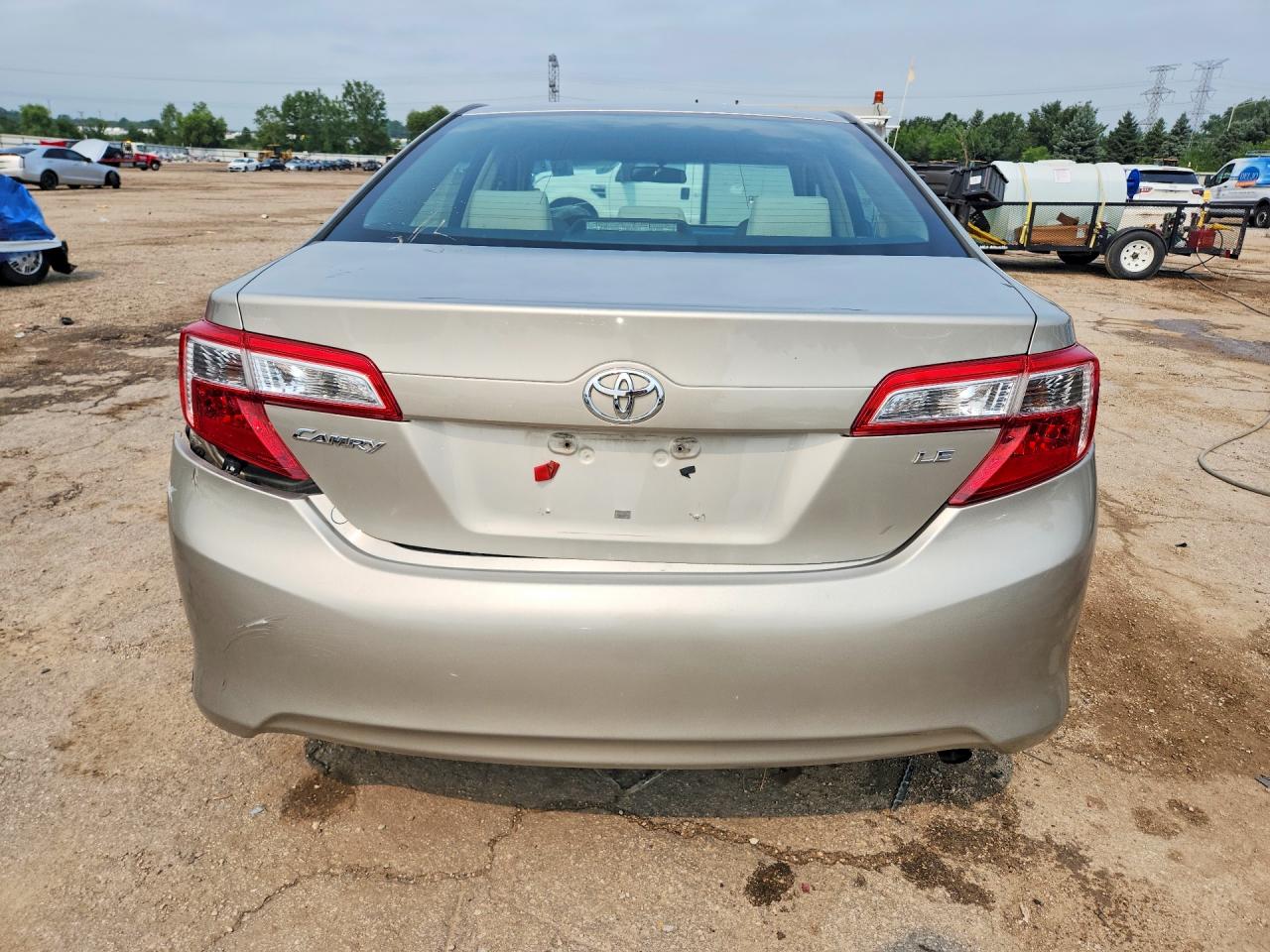 2013 Toyota Camry Le Серебряный vin: 4T4BF1FK6DR327475