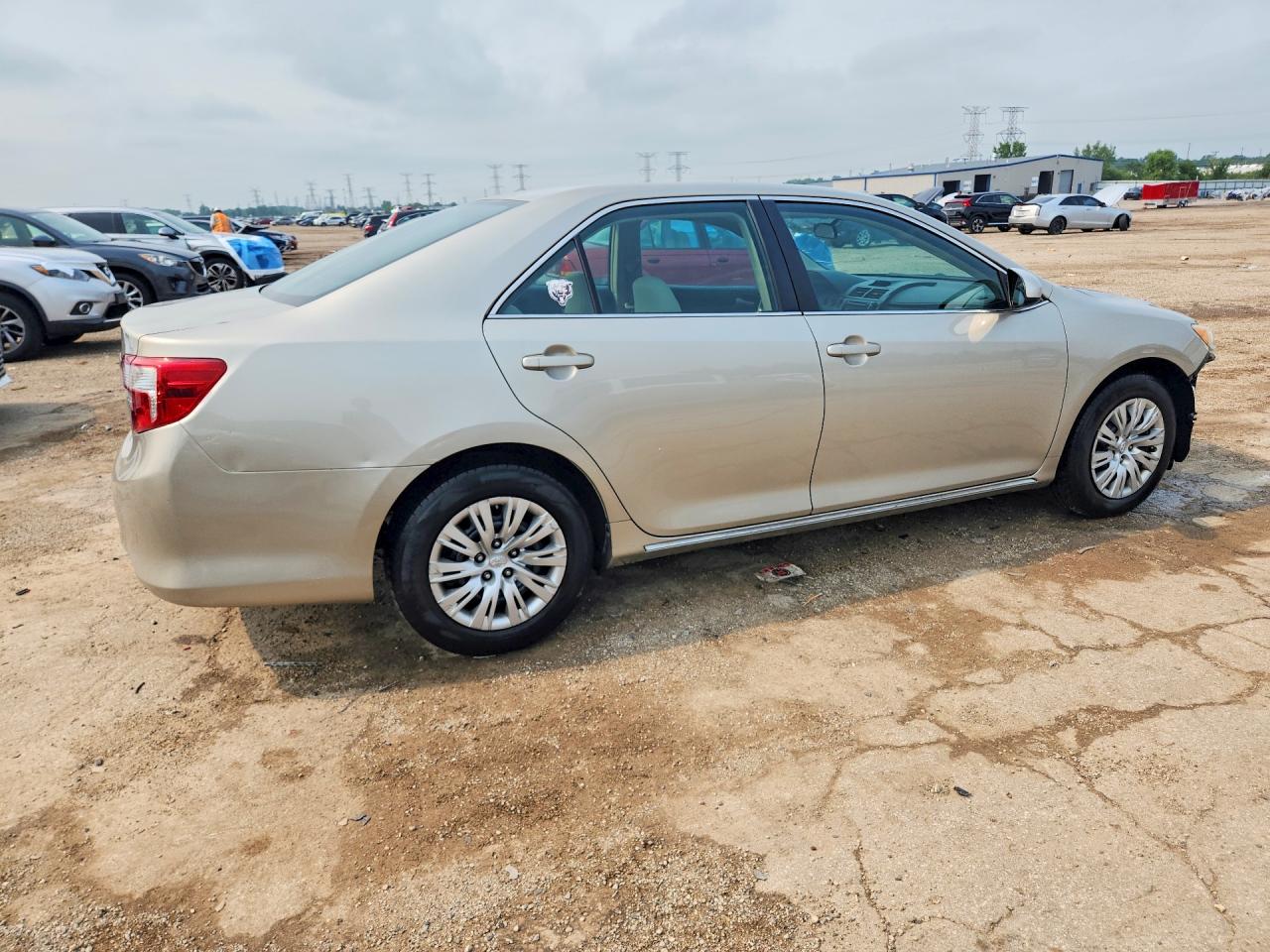 2013 Toyota Camry Le Серебряный vin: 4T4BF1FK6DR327475