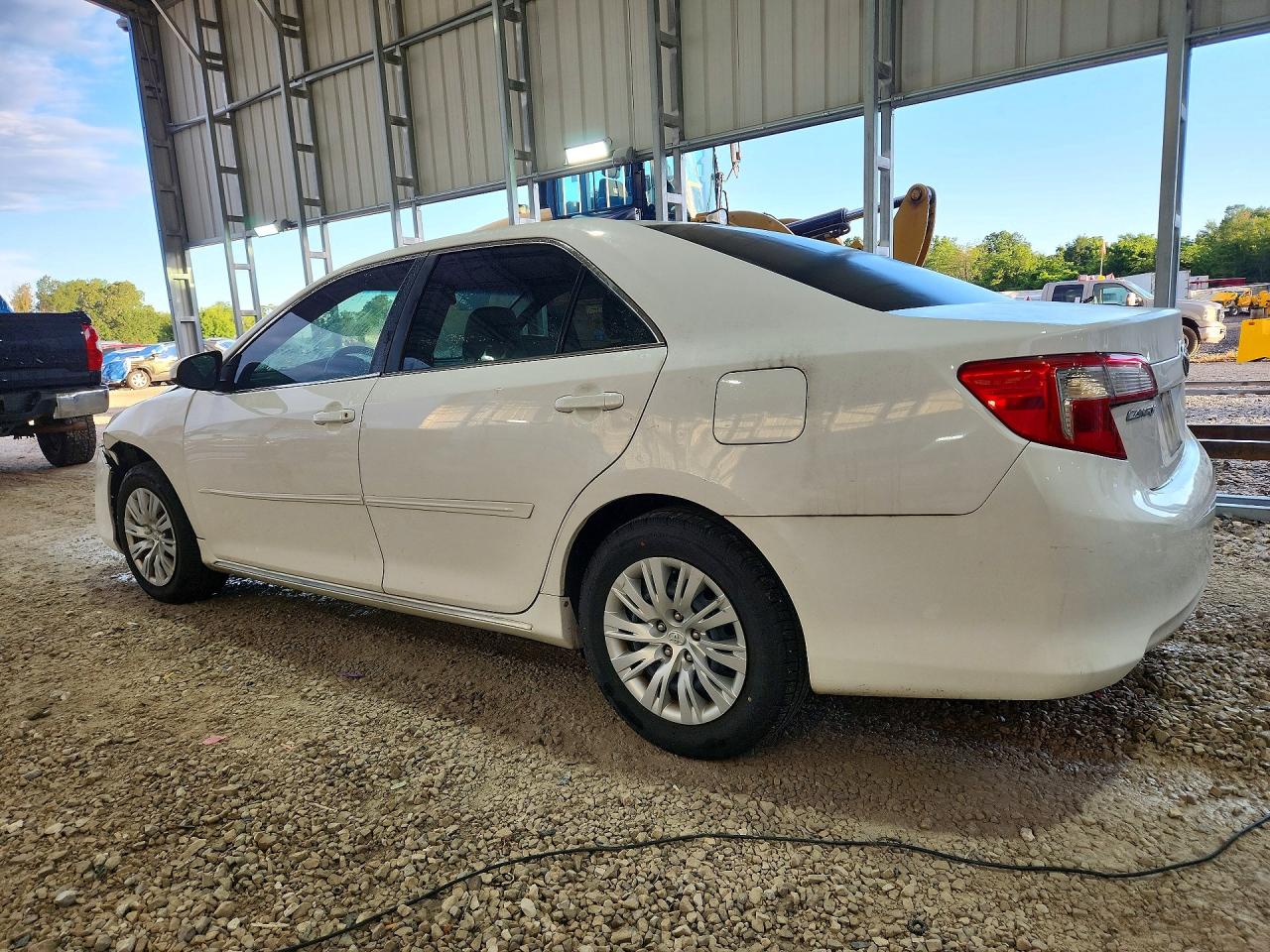 2013 Toyota Camry Le White vin: 4T4BF1FK6DR328626