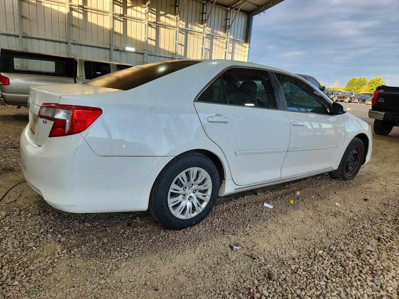 2013 Toyota Camry Le White vin: 4T4BF1FK6DR328626
