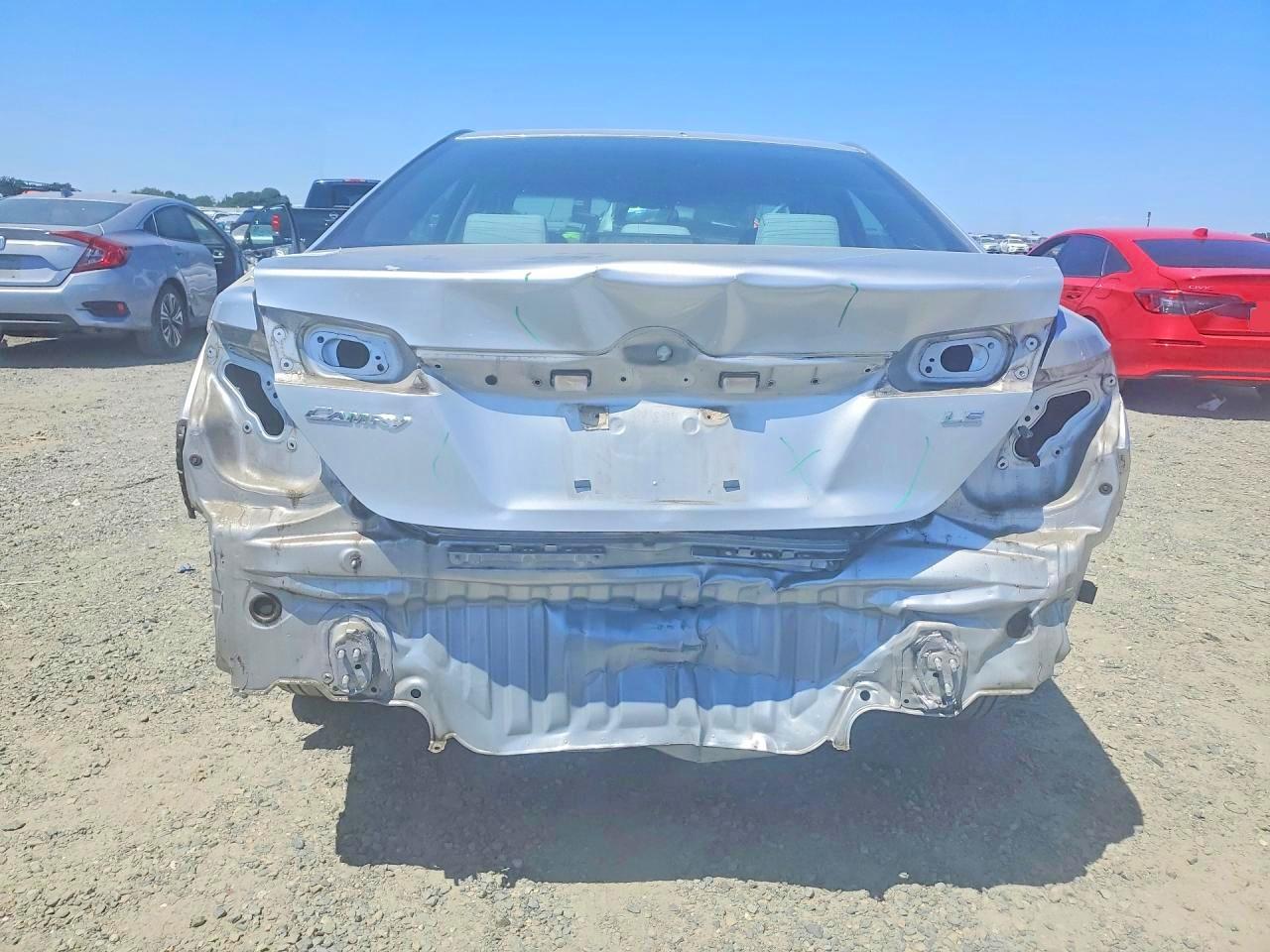 2014 Toyota Camry Le Silver vin: 4T4BF1FK6ER342639