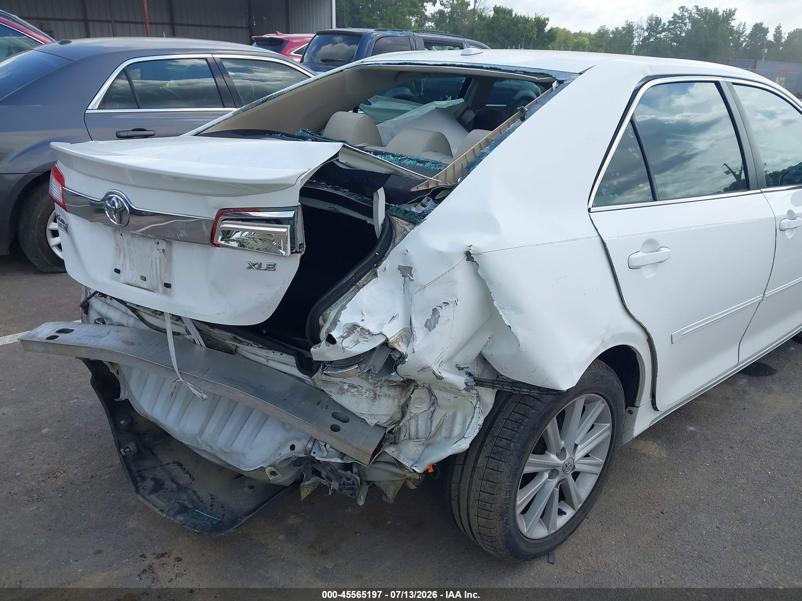 2014 Toyota Camry Xle White vin: 4T4BF1FK6ER350403