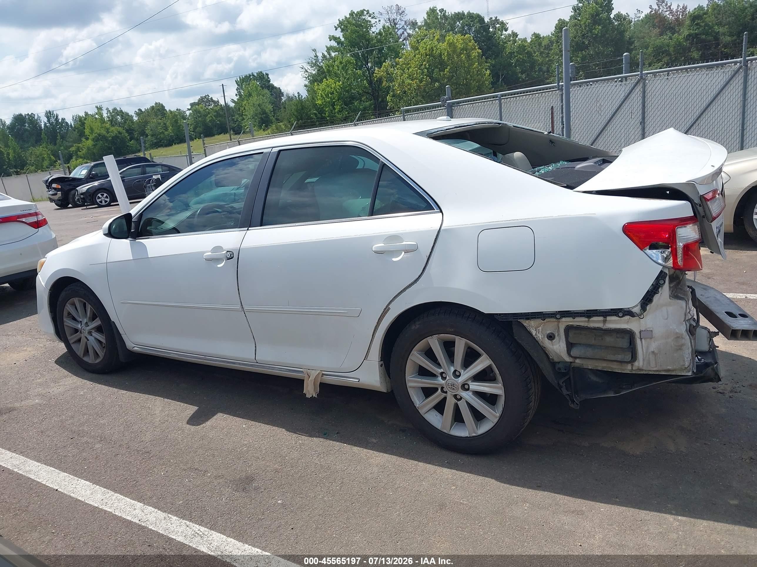 2014 Toyota Camry Xle White vin: 4T4BF1FK6ER350403