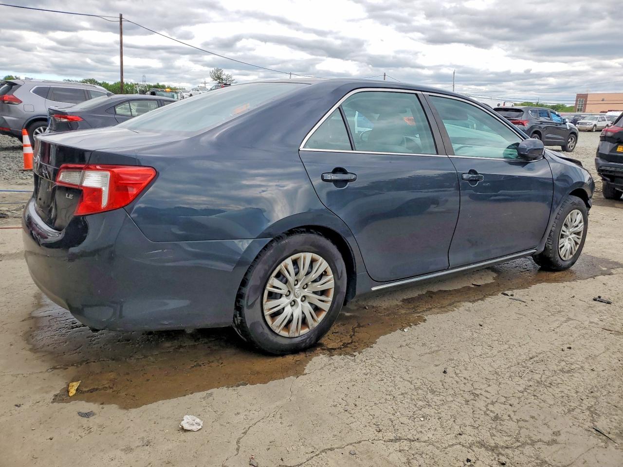 2014 Toyota Camry Le Blue vin: 4T4BF1FK6ER359828
